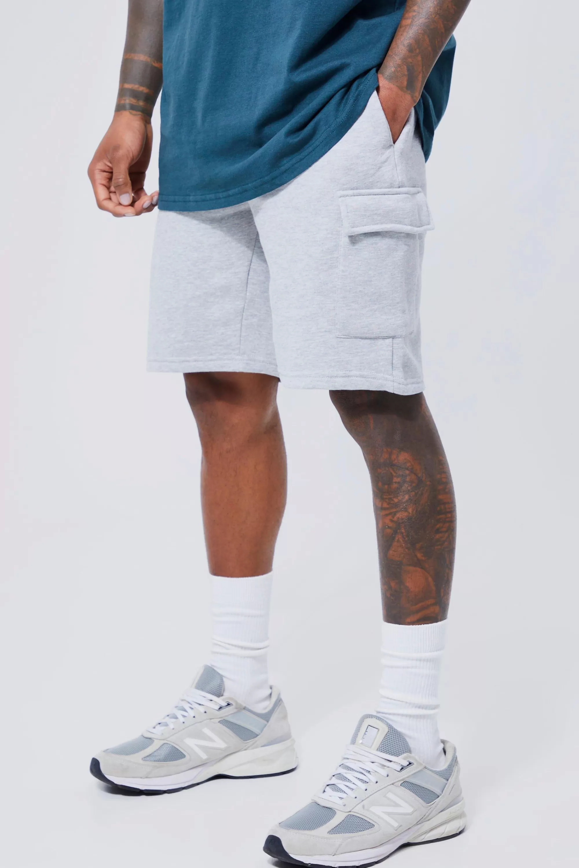 boohooMAN Basic Loose Mid Length Jersey Cargo Short | UK