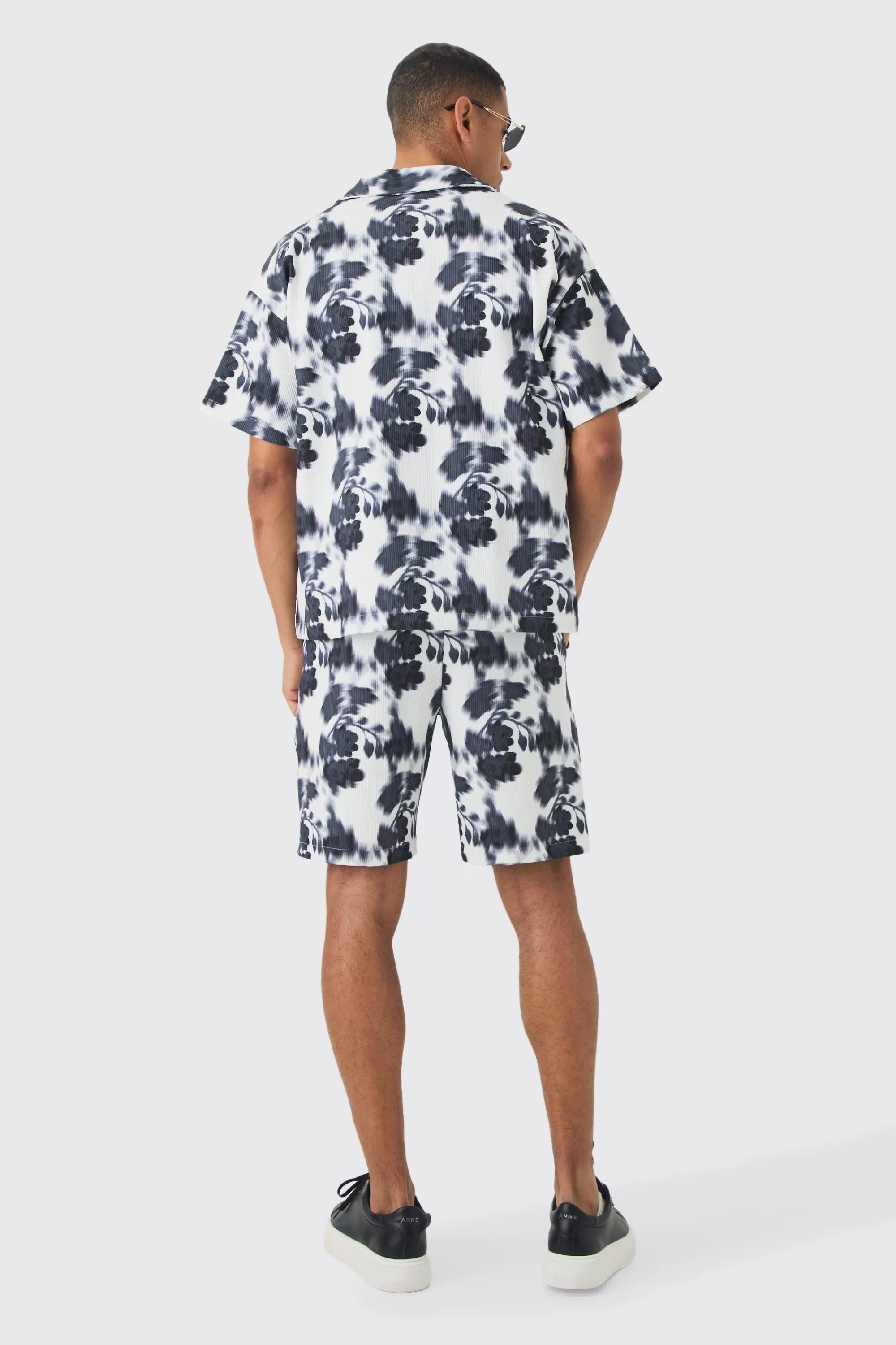 boohooMAN Boxy Abstract Floral Printed Pleated Shirt & Short | UK