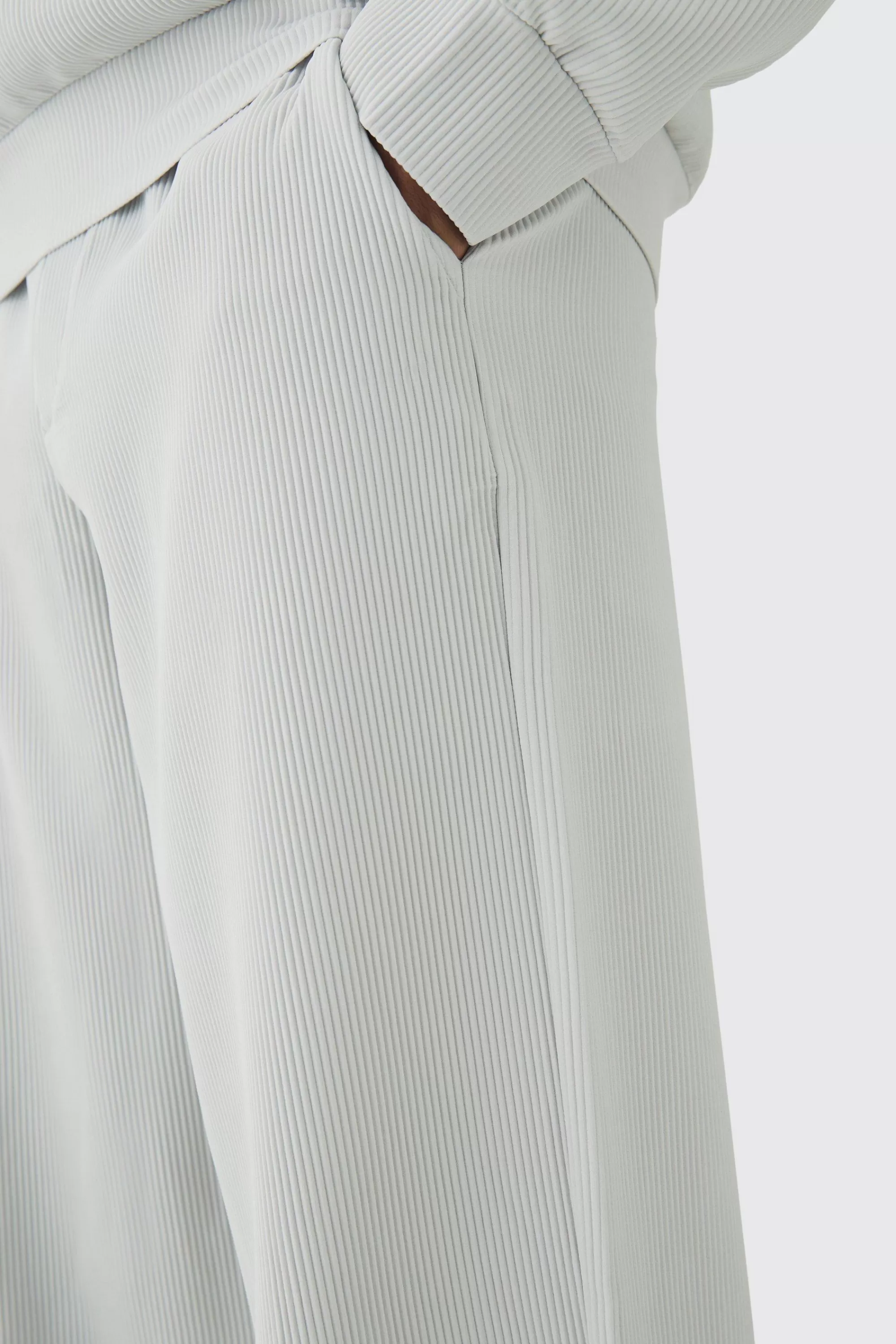 boohooMAN Elastic Waist Baggy Fit Contrast Drawcord Pleated Trouser | UK