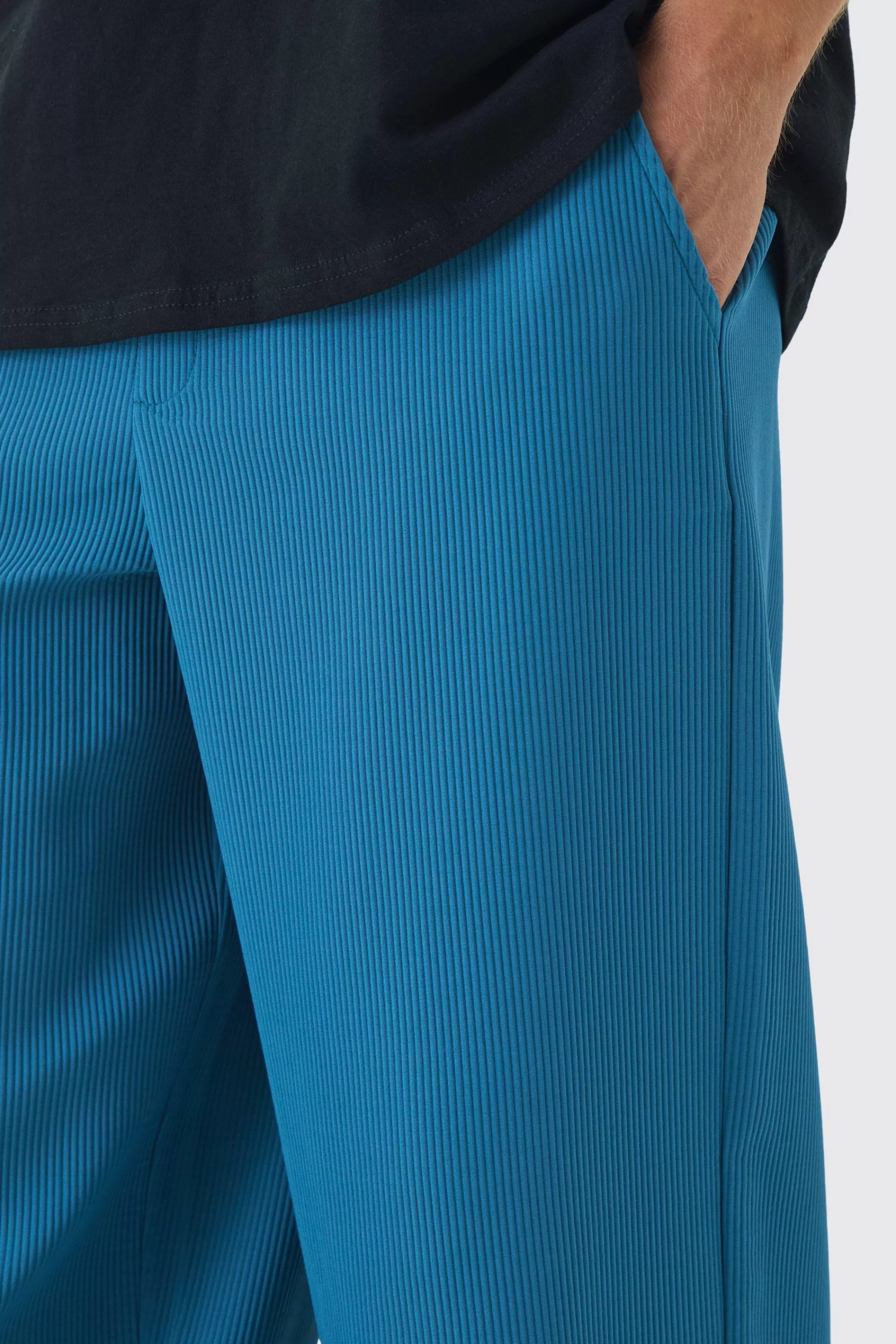 boohooMAN Elastic Waist Baggy Fit Contrast Drawcord Pleated Trouser | UK