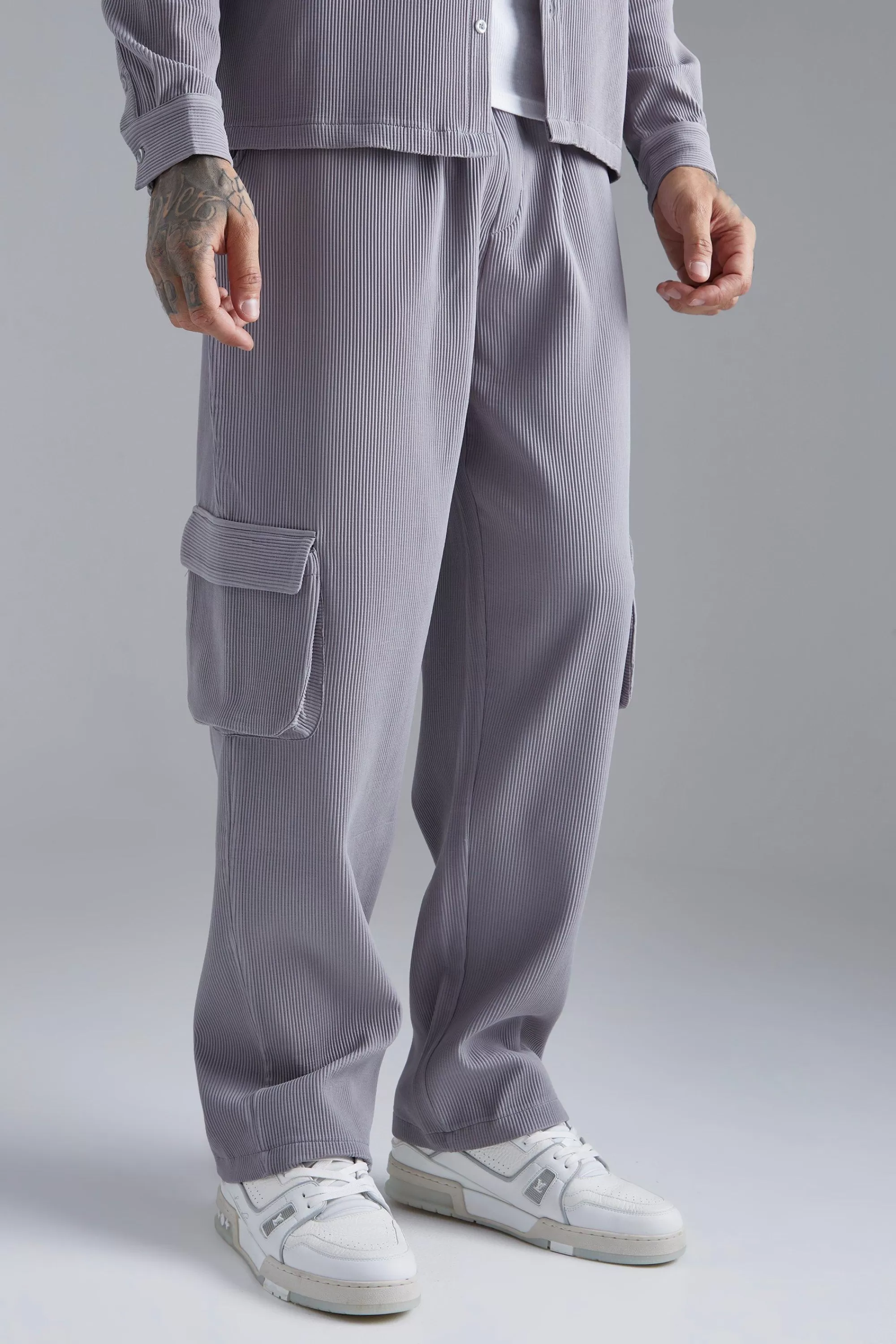 boohooMAN Elasticated Waist Relaxed Fit Cargo Pleated Trouser | UK