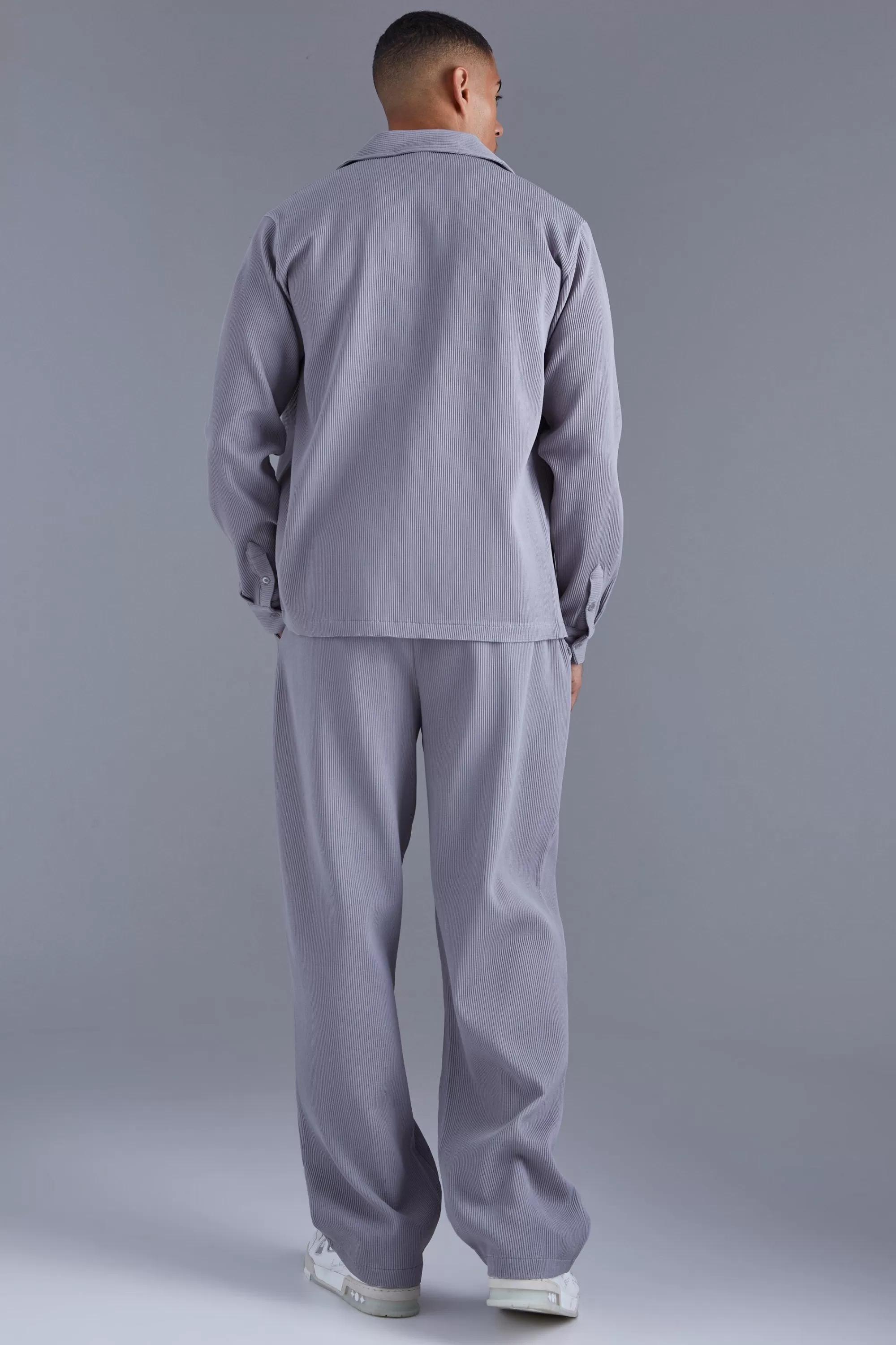 boohooMAN Elasticated Waist Relaxed Fit Pleated Trouser | UK