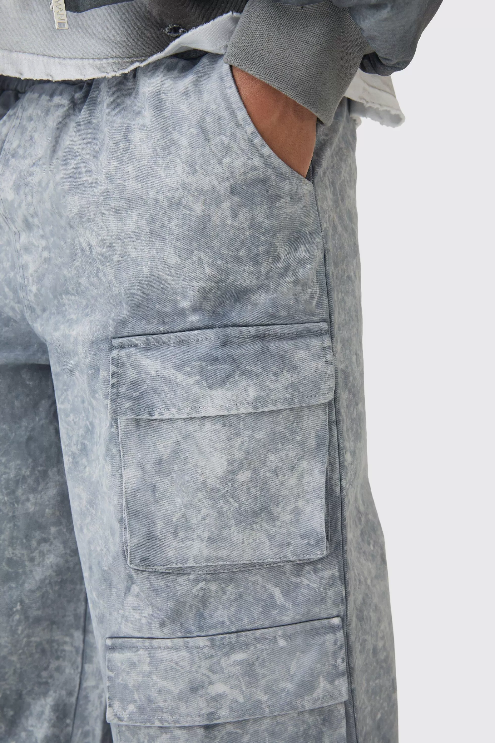 boohooMAN Elasticated Waist Super Baggy Heavyweight Washed Multi Cargo Trousers | UK