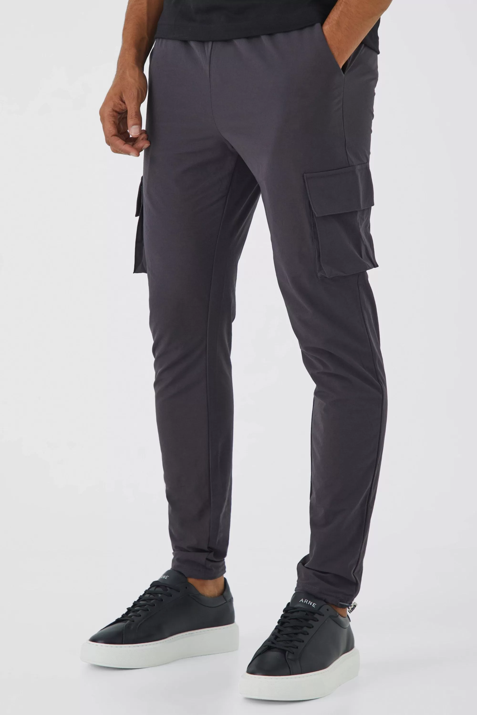 boohooMAN Elasticated Waist Technical Stretch Golf Skinny Cargo Trouser | UK