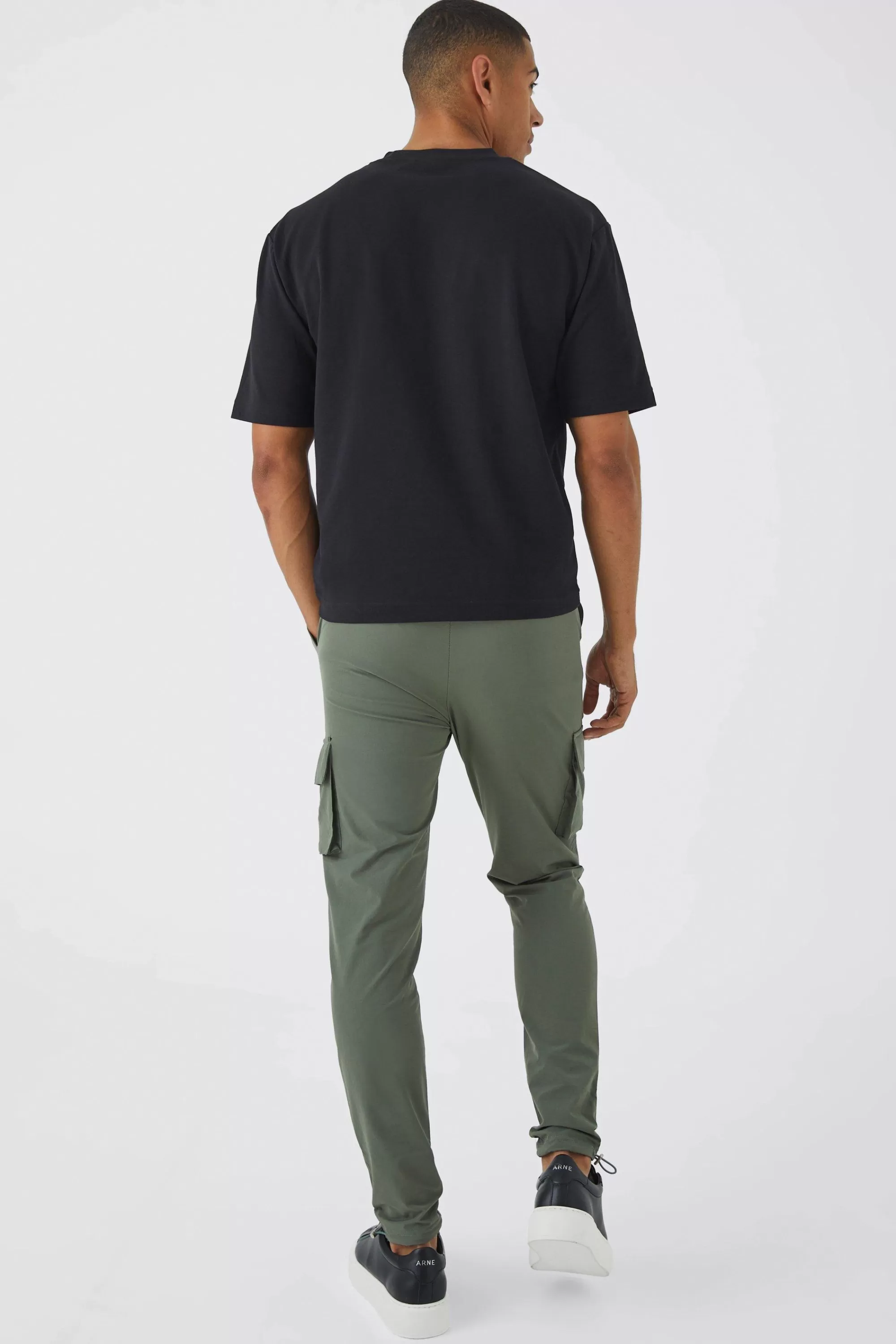 boohooMAN Elasticated Waist Technical Stretch Golf Skinny Cargo Trouser | UK
