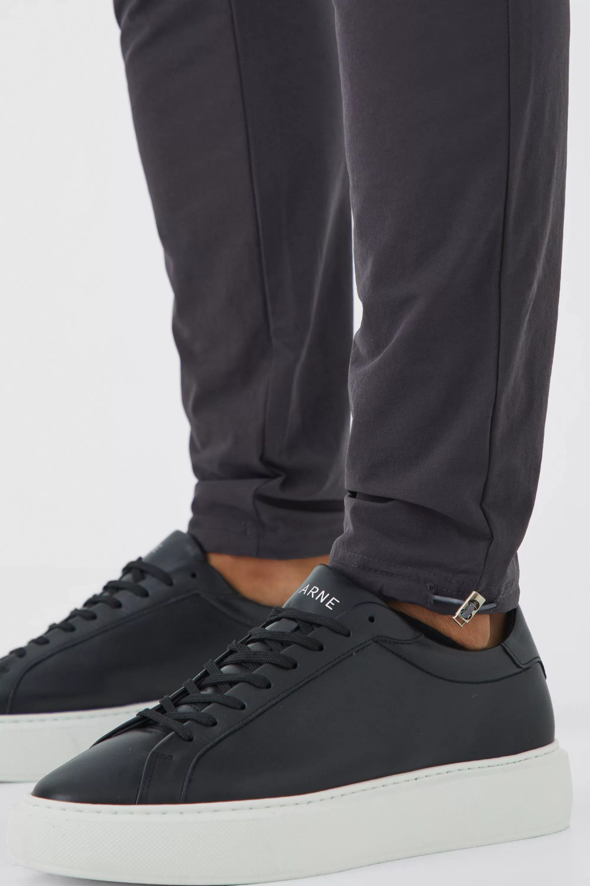 boohooMAN Elasticated Waist Technical Stretch Golf Skinny Cargo Trouser | UK