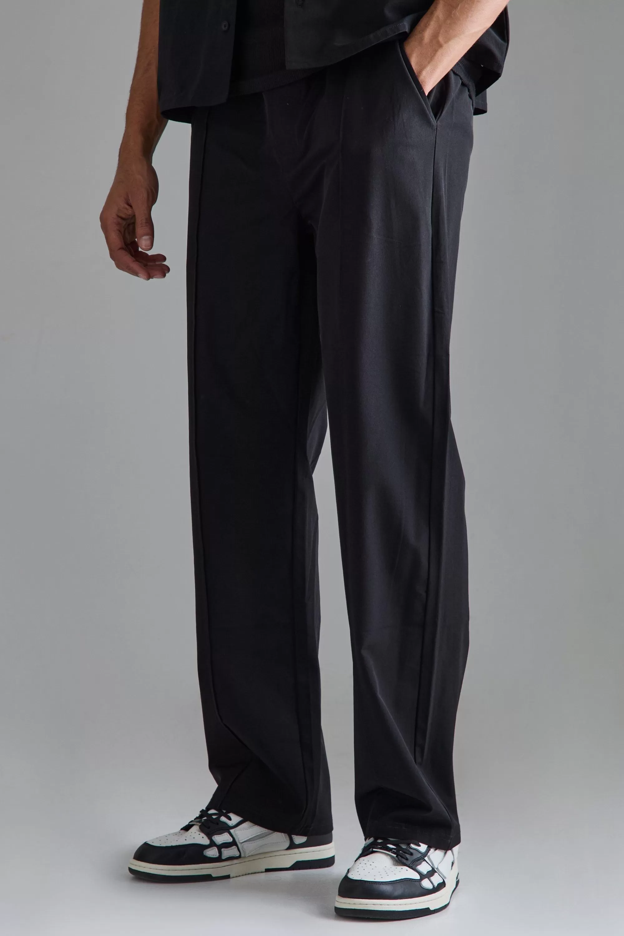 boohooMAN Elasticated Waist Technical Stretch Relaxed Pintuck Trouser | UK