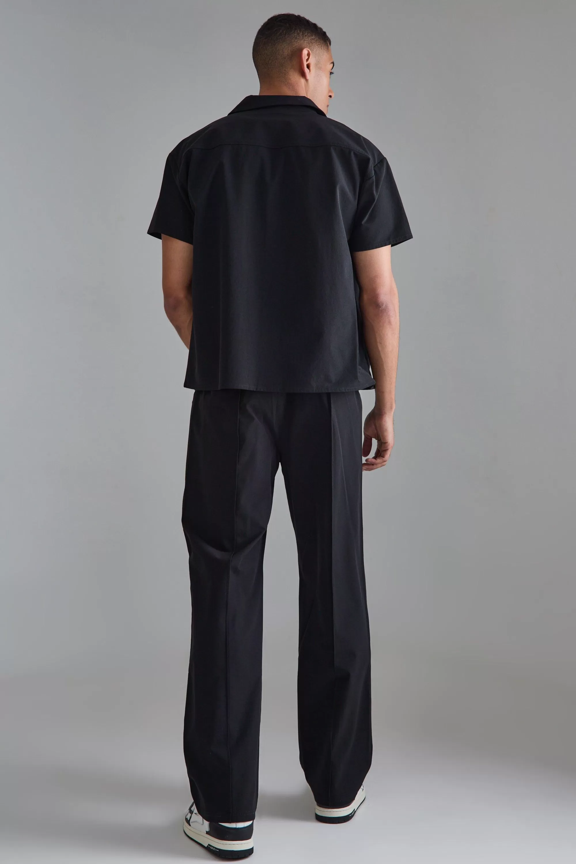 boohooMAN Elasticated Waist Technical Stretch Relaxed Pintuck Trouser | UK