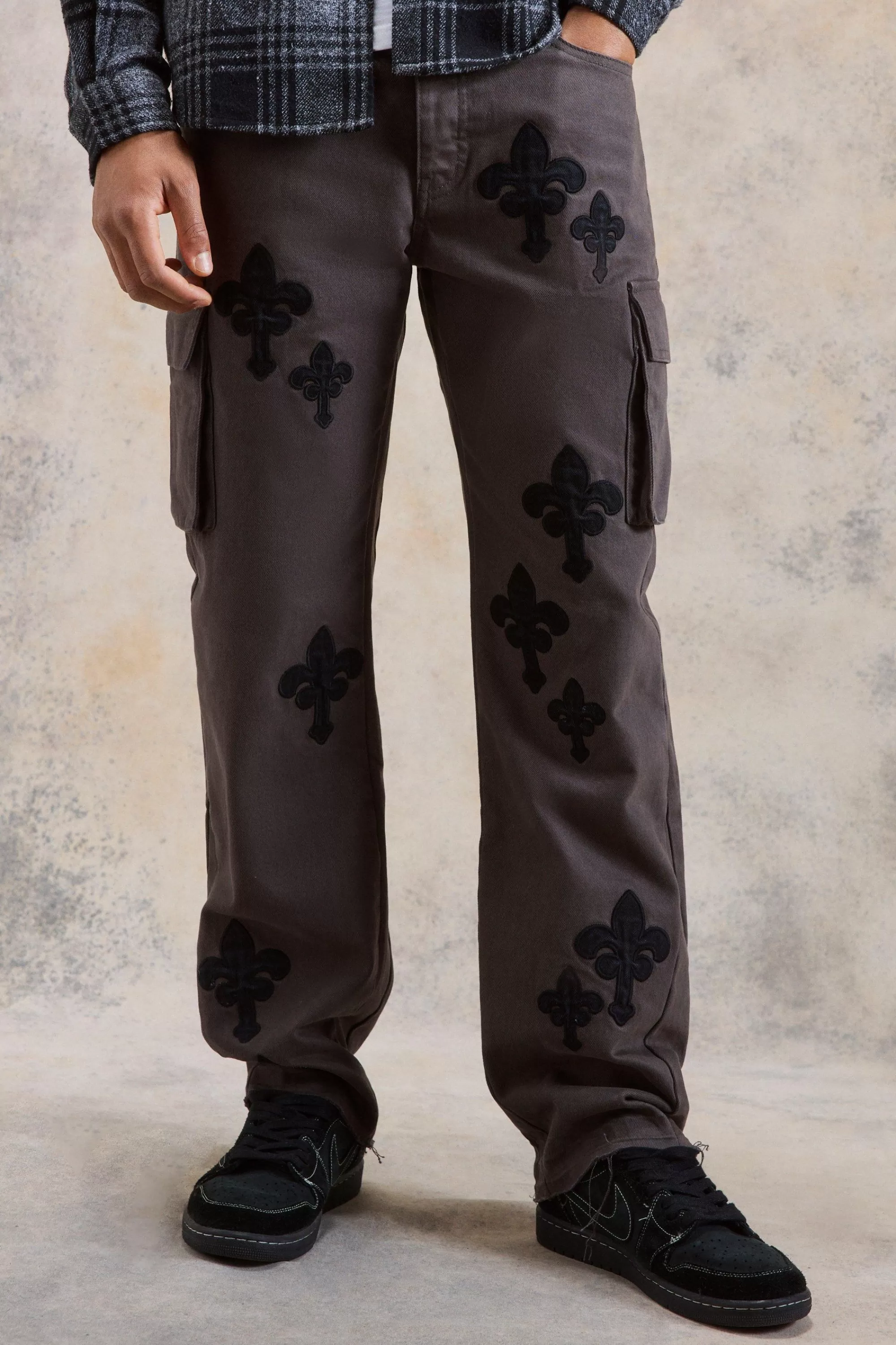 boohooMAN Fixed Waist Relaxed Applique Cargo Gusset Trouser | UK