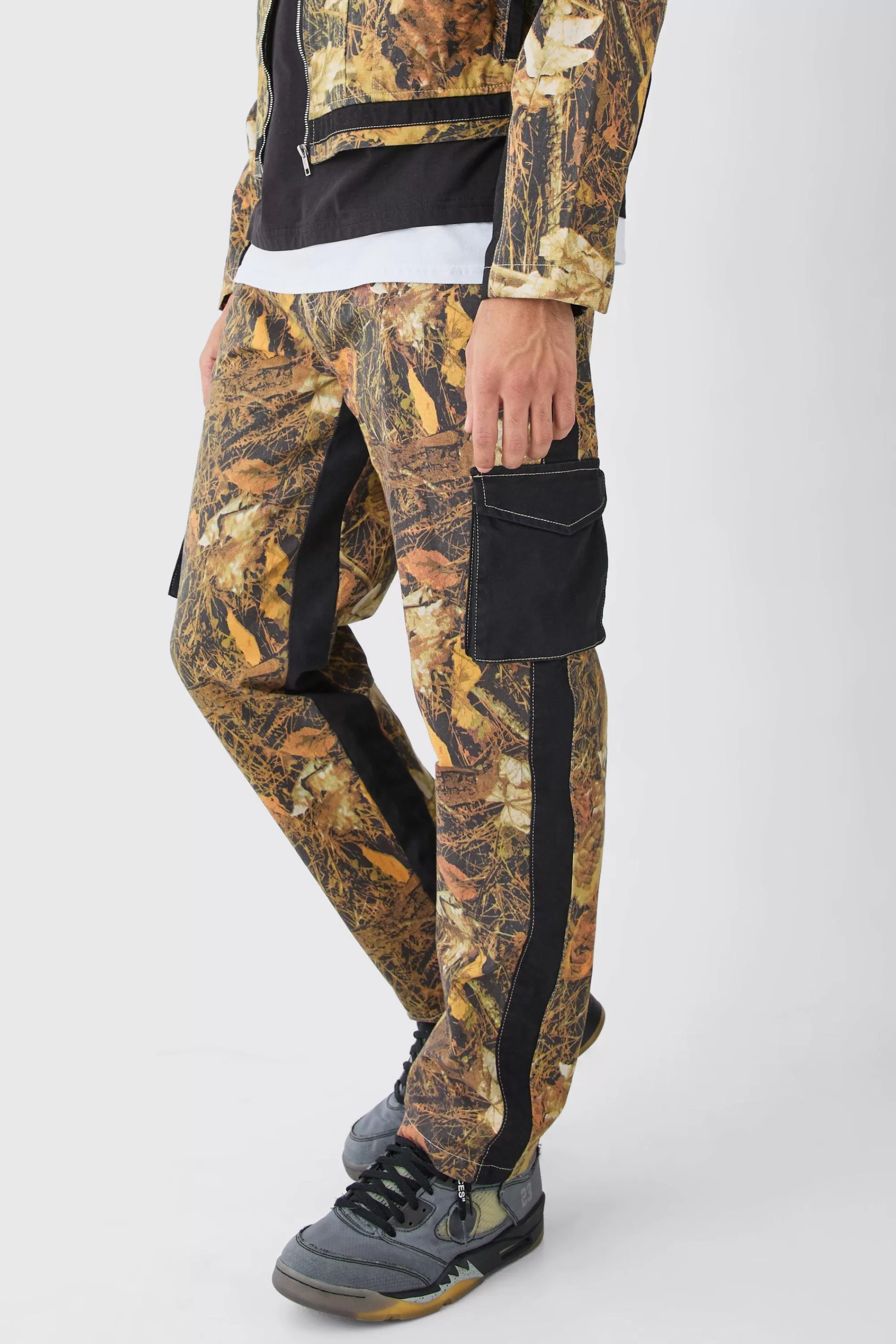 boohooMAN Fixed Waist Straight Leg Twill Camo Trouser | UK