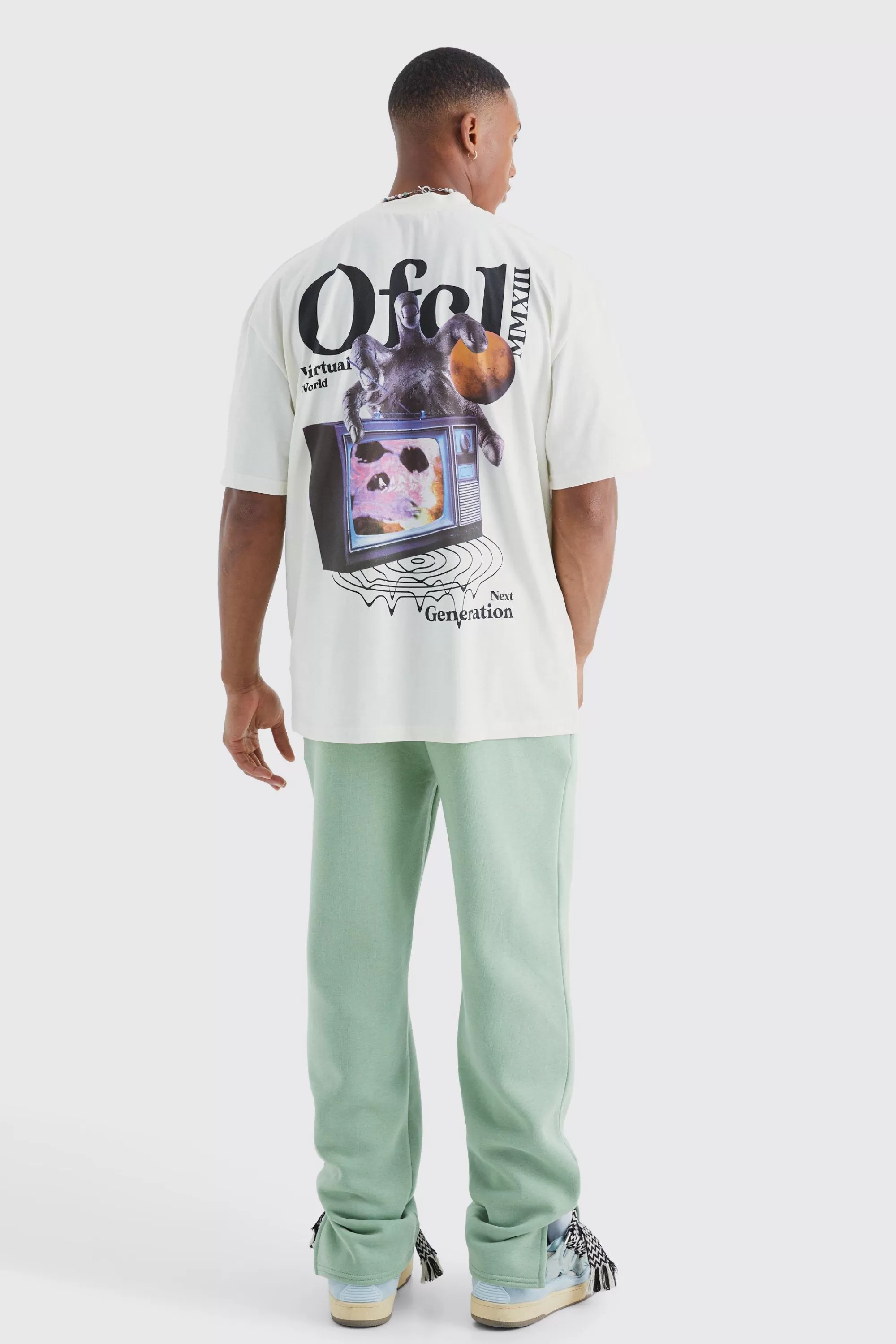 boohooMAN Oversized Ofcl Graphic T-shirt & Jogger Set | UK