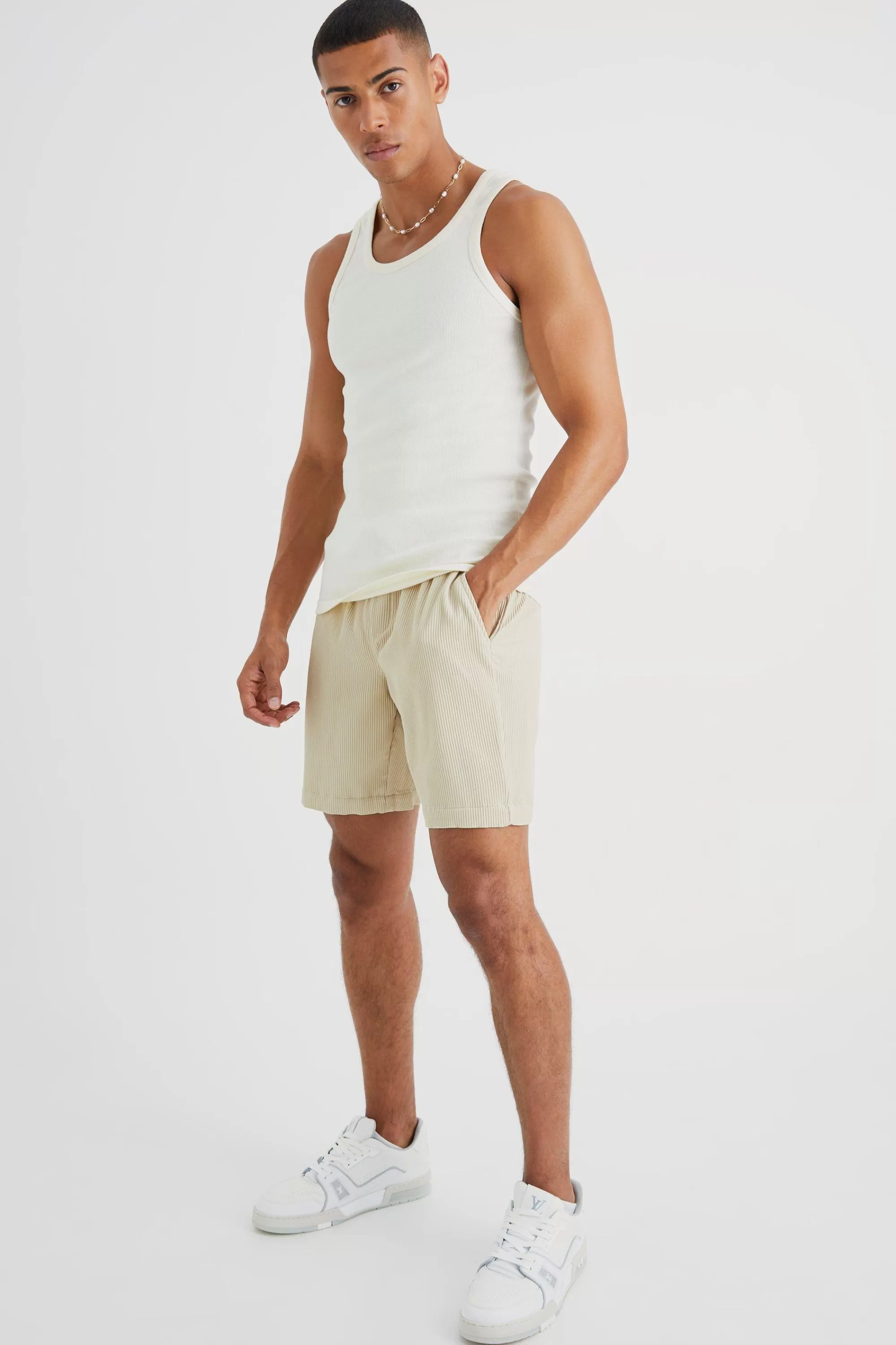 boohooMAN Pleated Mid Length Short | UK