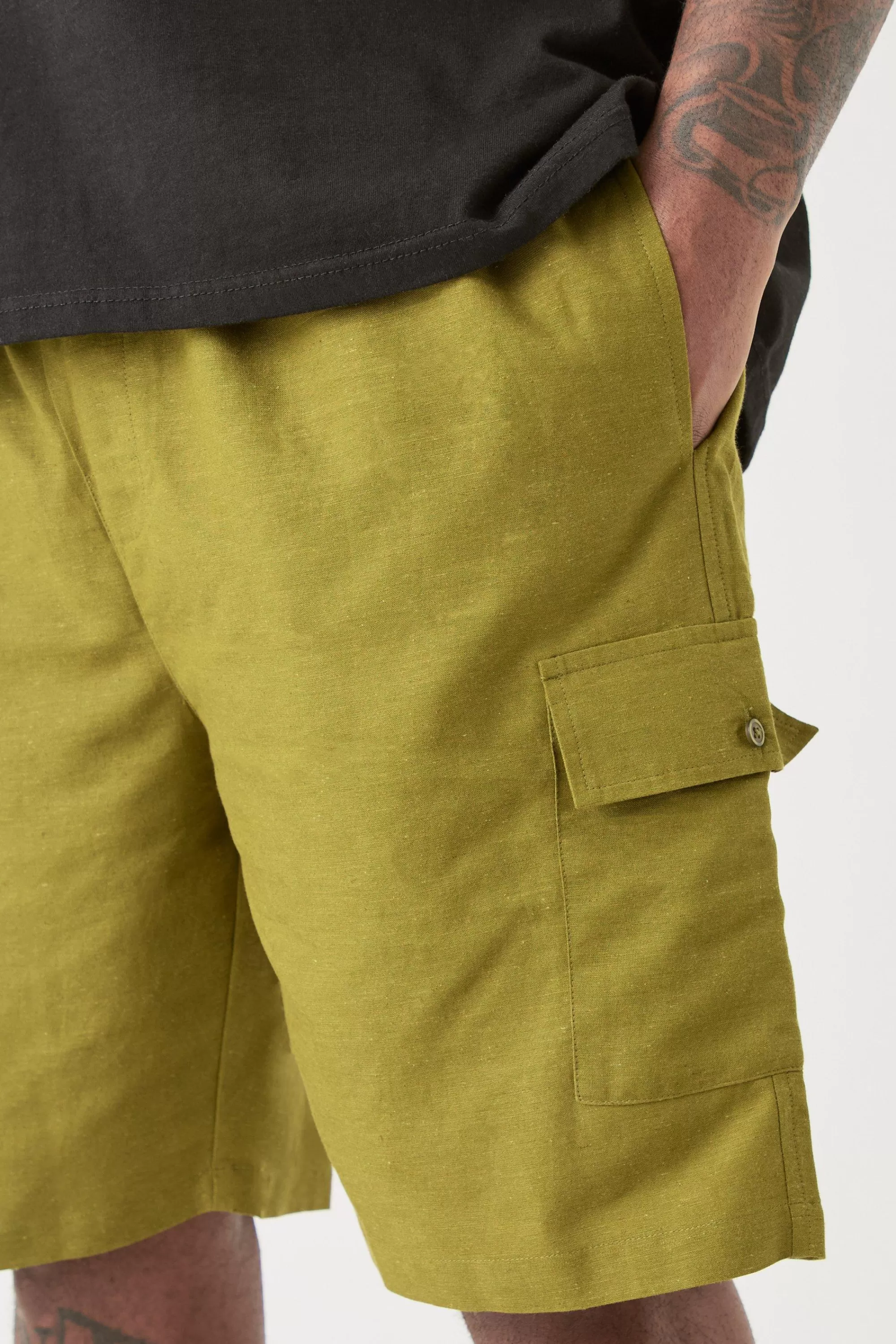 boohooMAN Plus Elasticated Waist Relaxed Linen Cargo Shorts In | UK