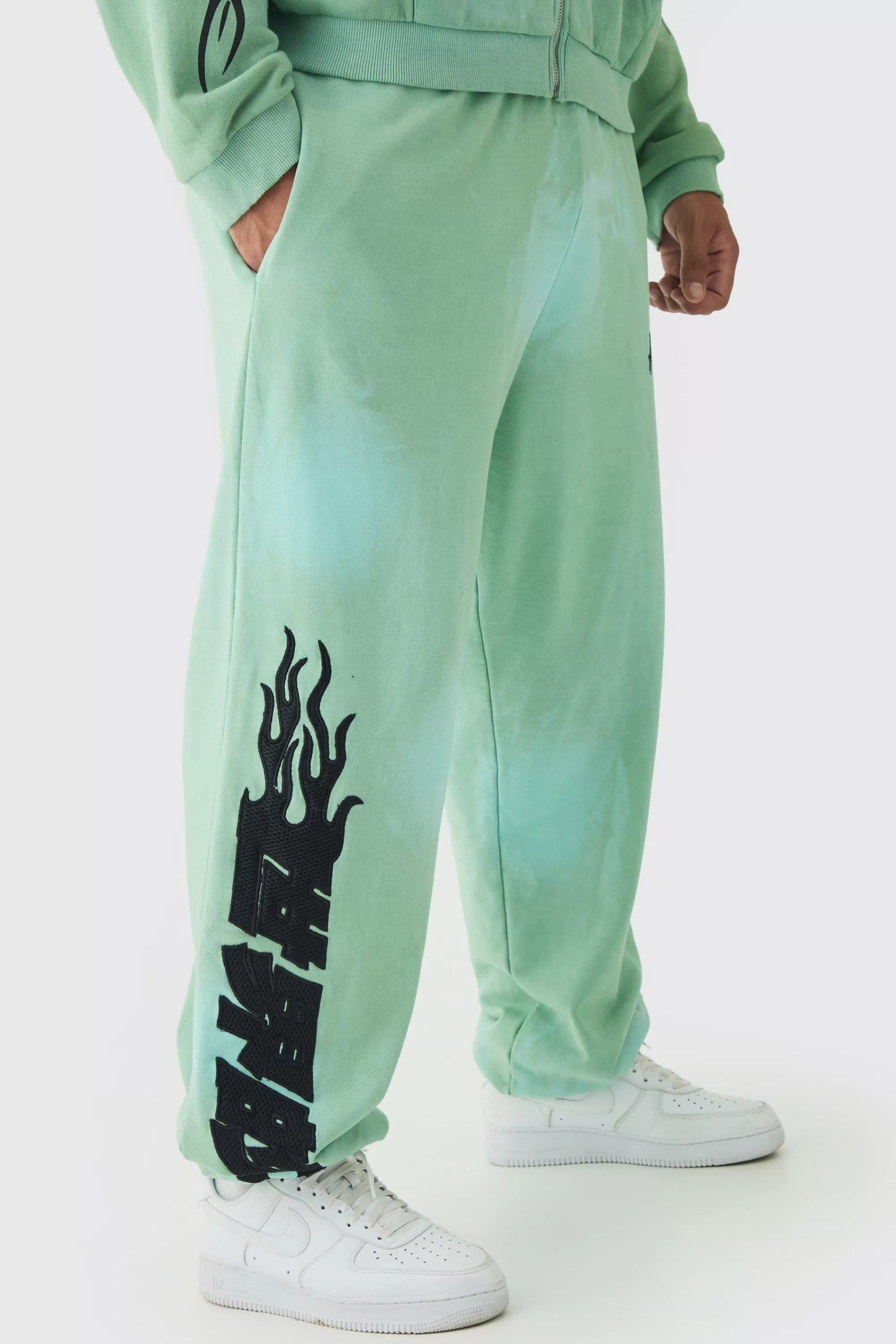 boohooMAN Plus Oversized Heavy Washed Applique Jogger | UK