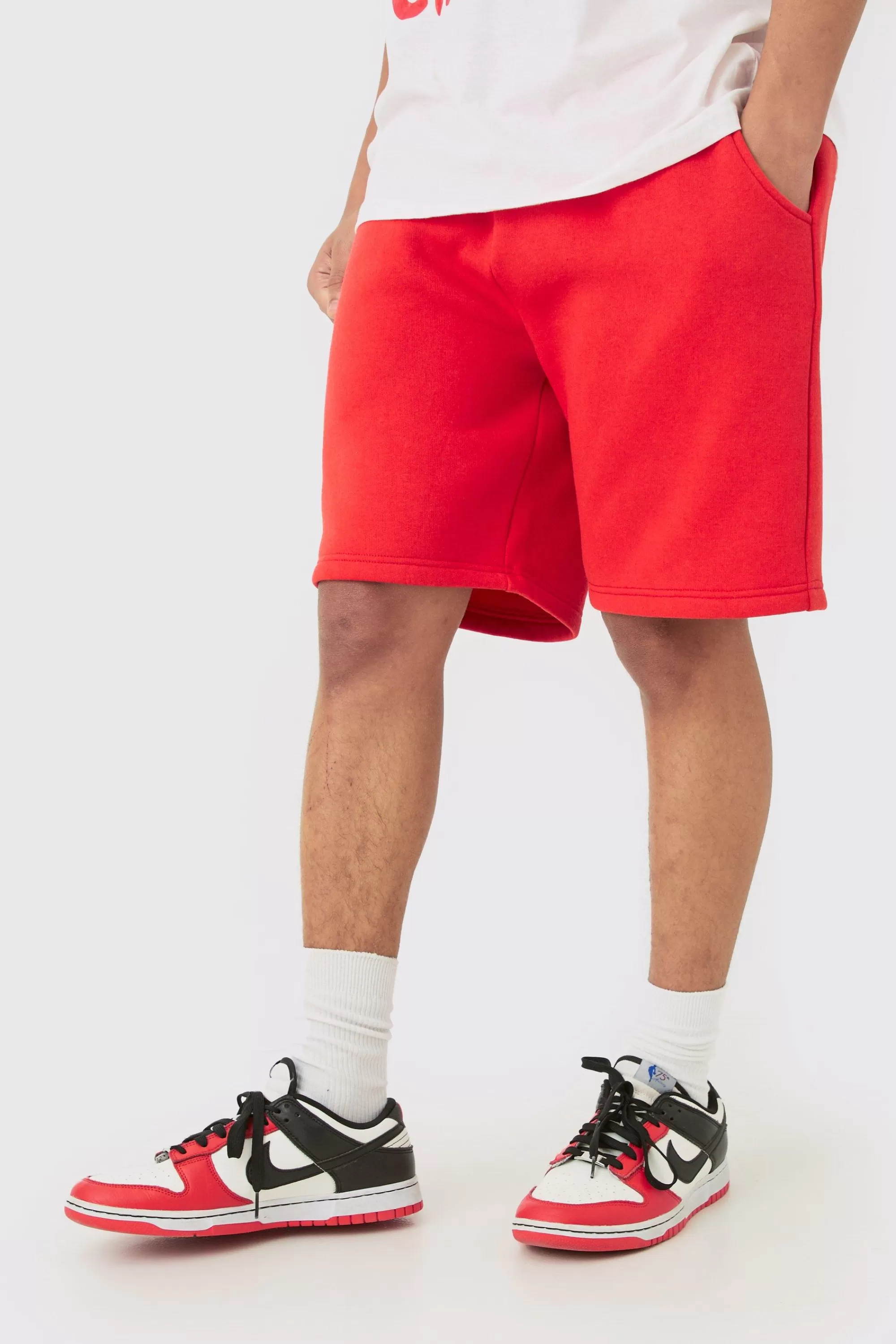 boohooMAN Relaxed Fit Official Graffiti Spray Short | UK
