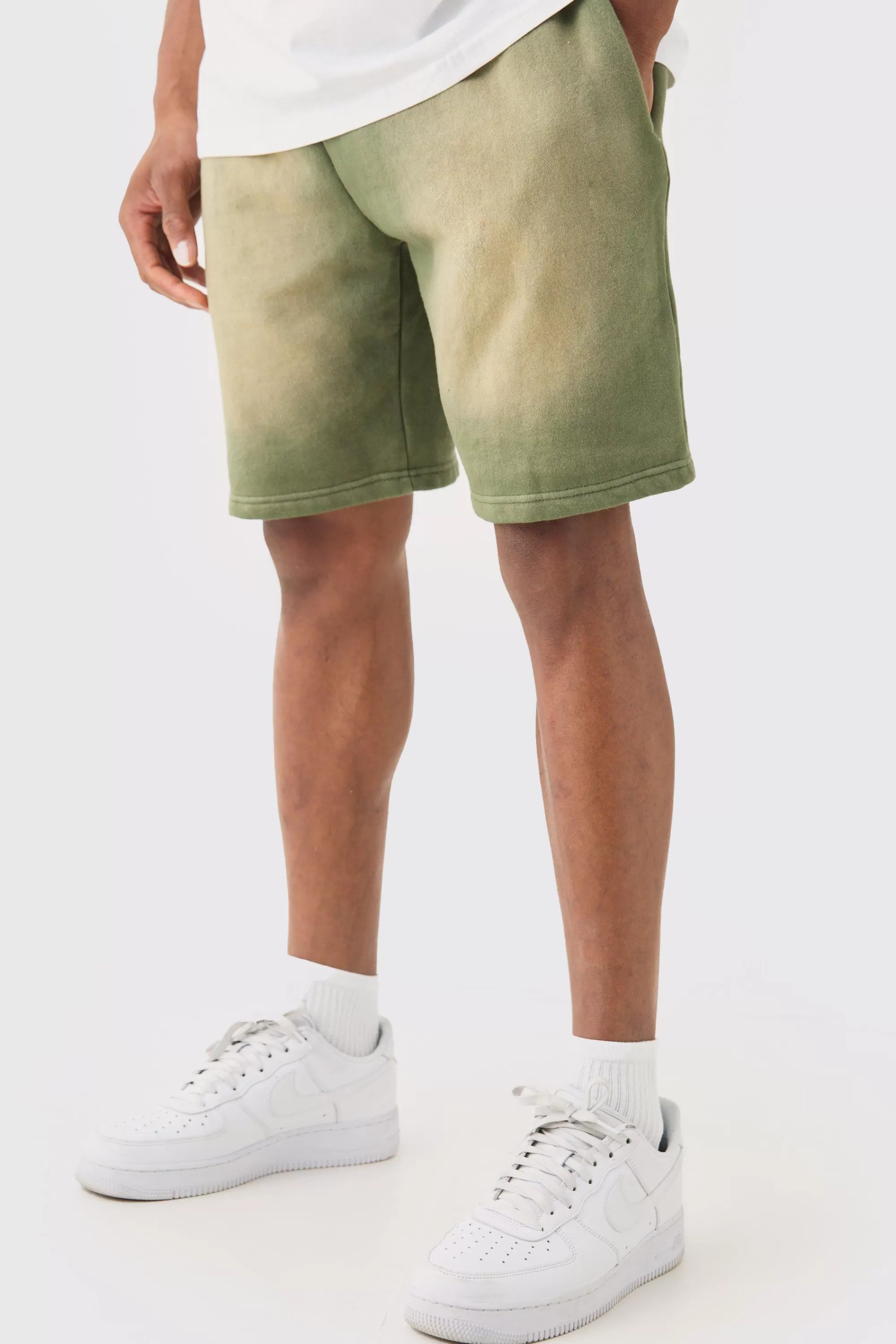 boohooMAN Relaxed Fit Spray Wash Short | UK