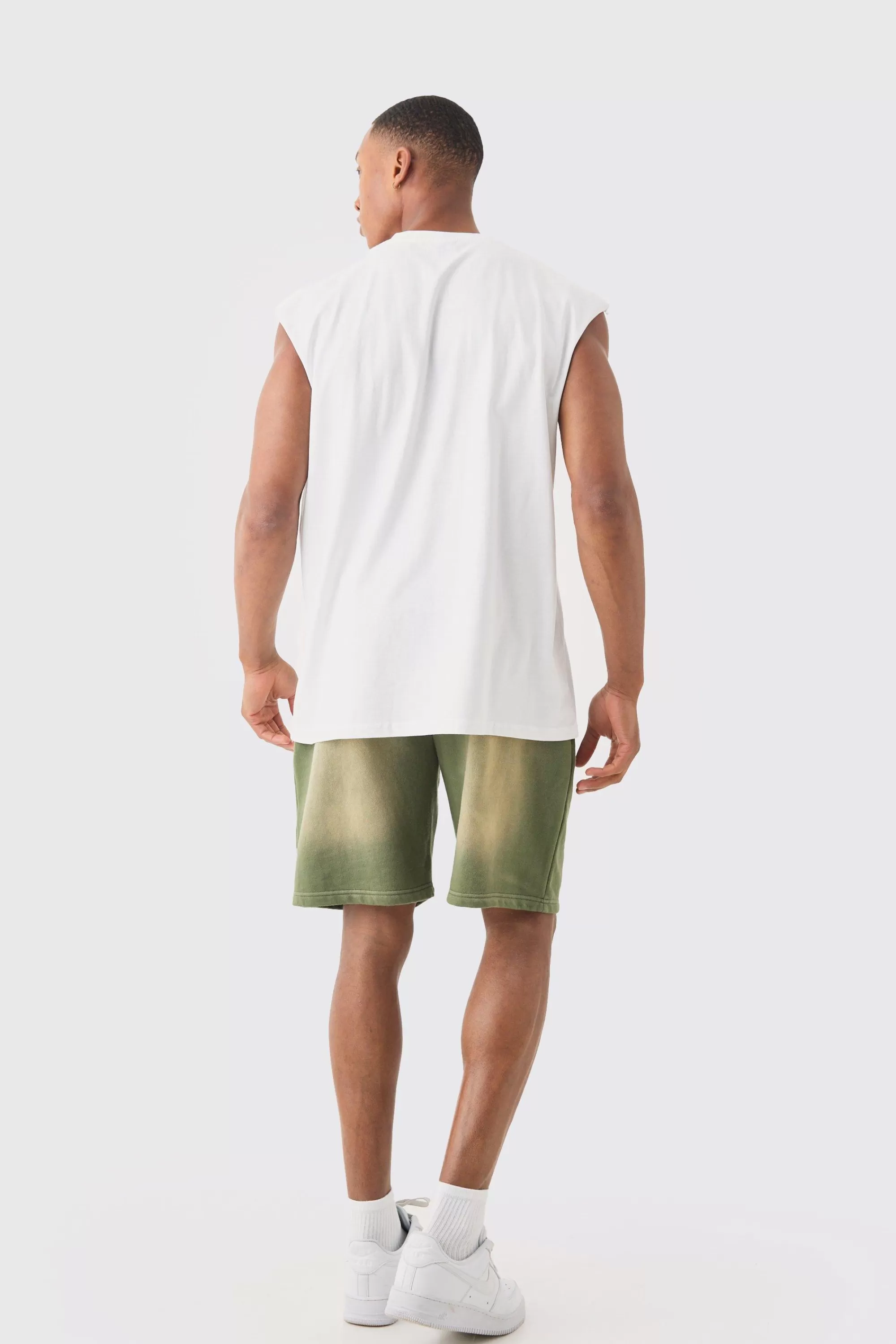 boohooMAN Relaxed Fit Spray Wash Short | UK