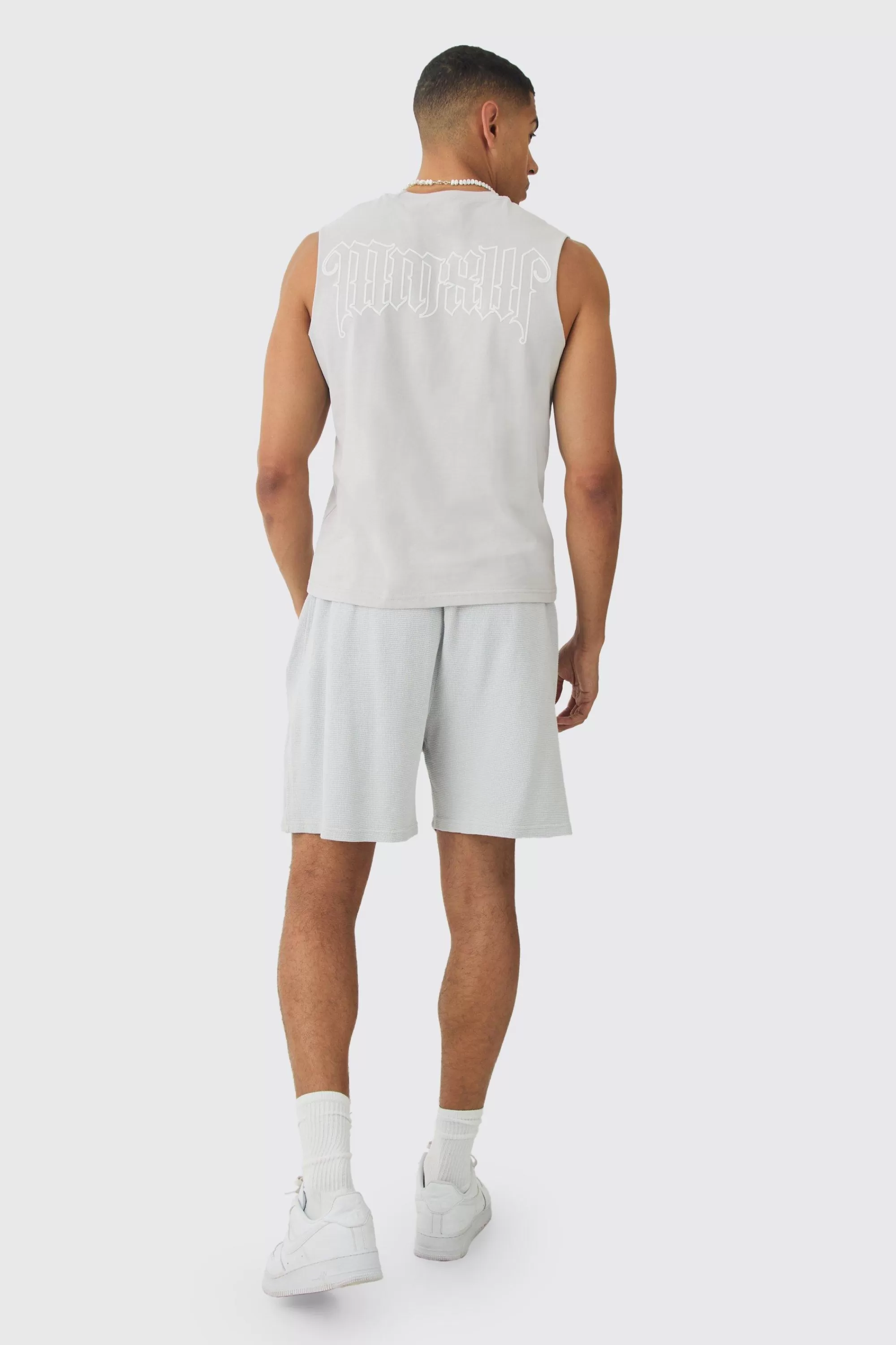 boohooMAN Relaxed Washed Heavyweight Graphic Waffle Shorts | UK