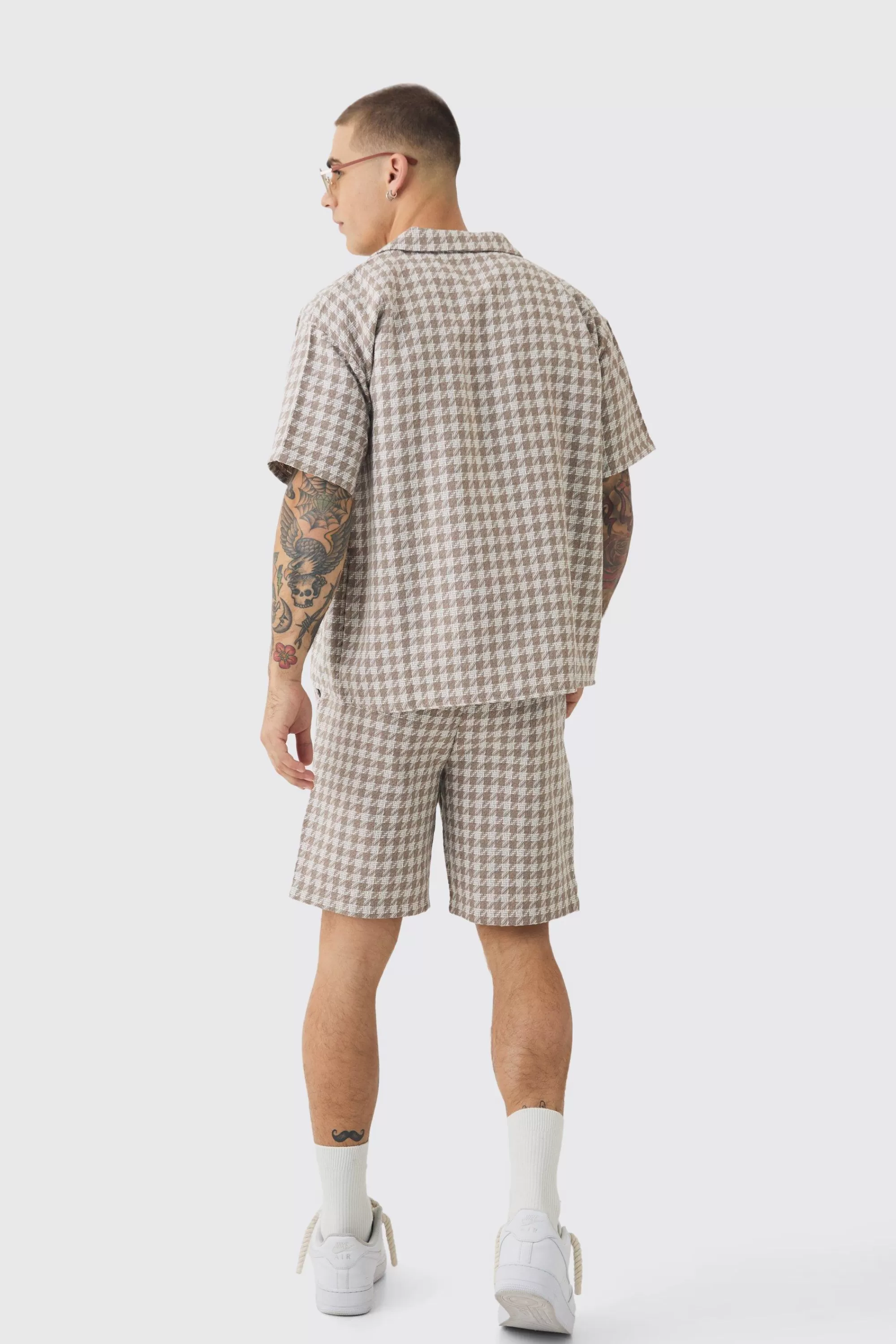 boohooMAN Short Sleeve Boxy Linen Look Houndstooth Shirt & Short | UK