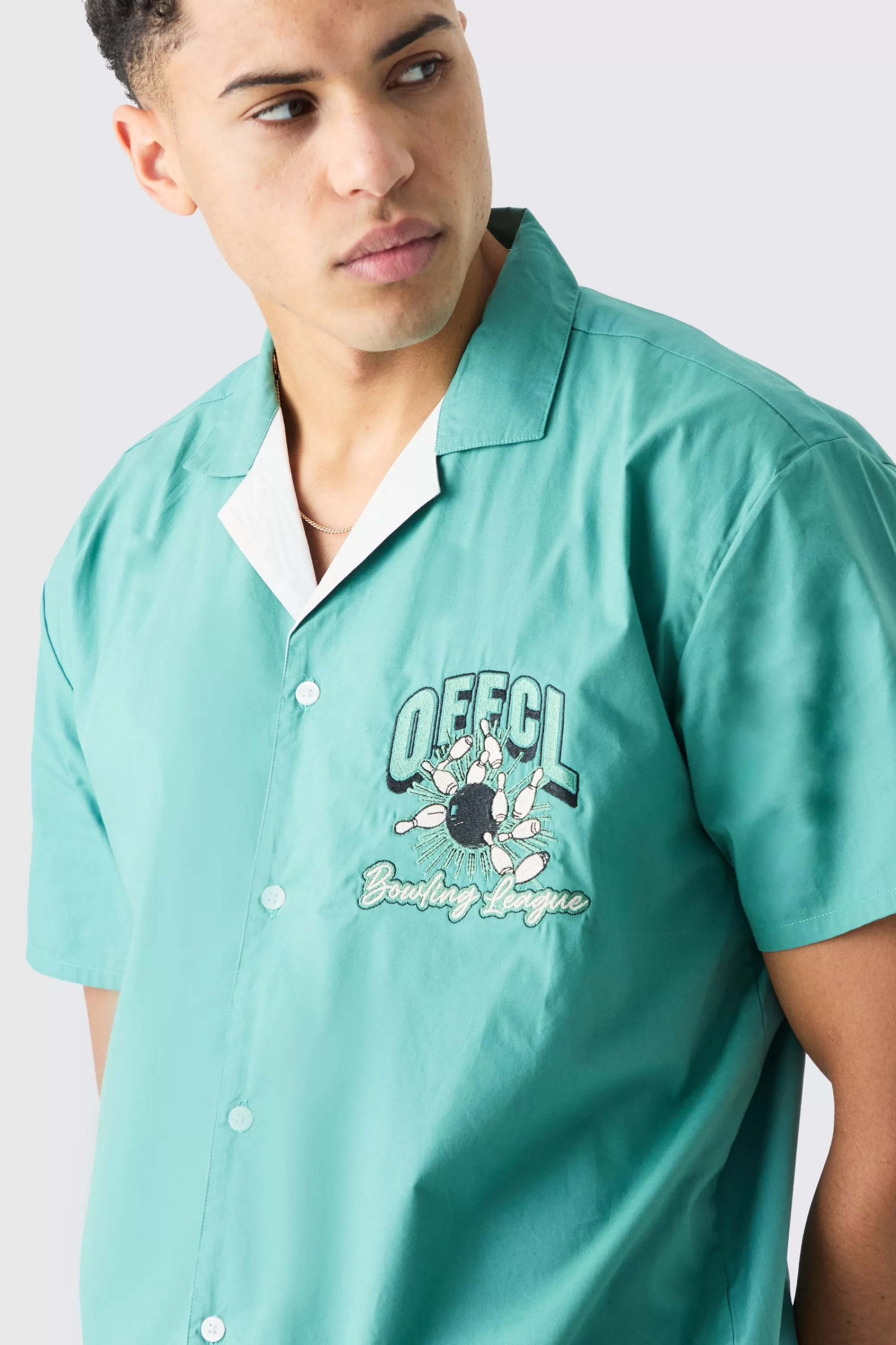 boohooMAN Short Sleeve Poplin Oversized Offcl Bowling Shirt | UK