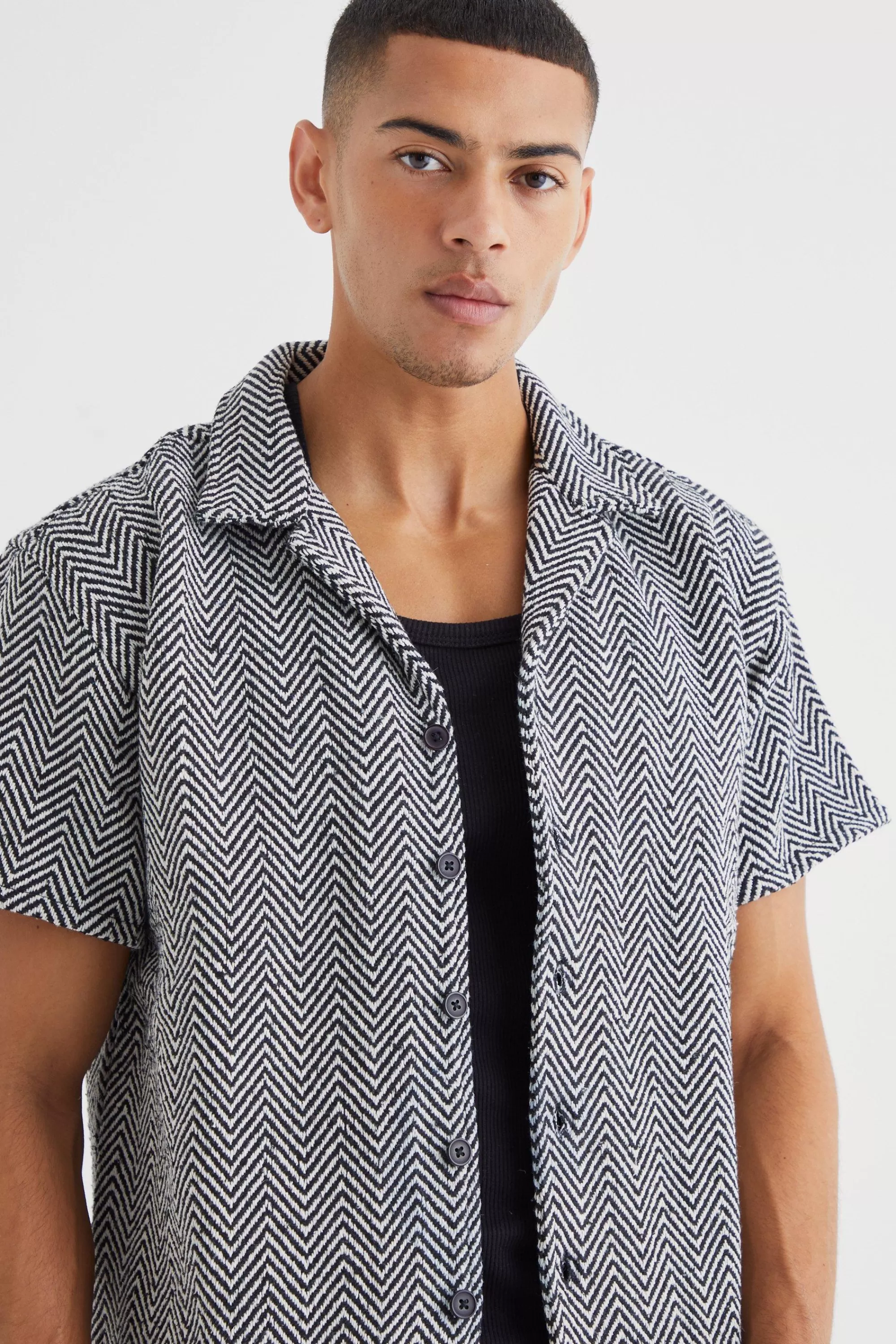 boohooMAN Short Sleeve Zig Zag Contrast Boxy Shirt | UK