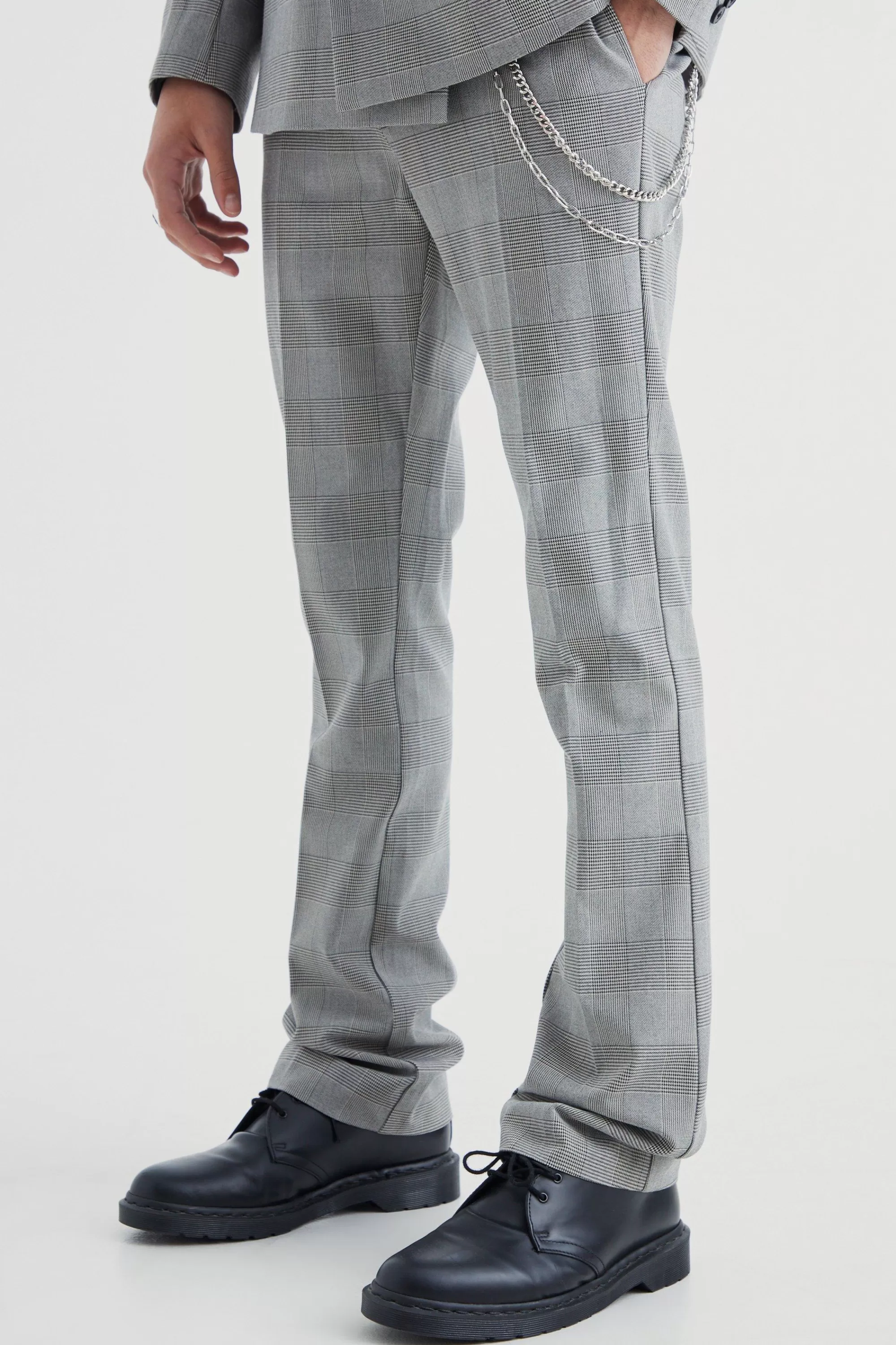boohooMAN Skinny Flare Pow Check Trouser With Chain | UK
