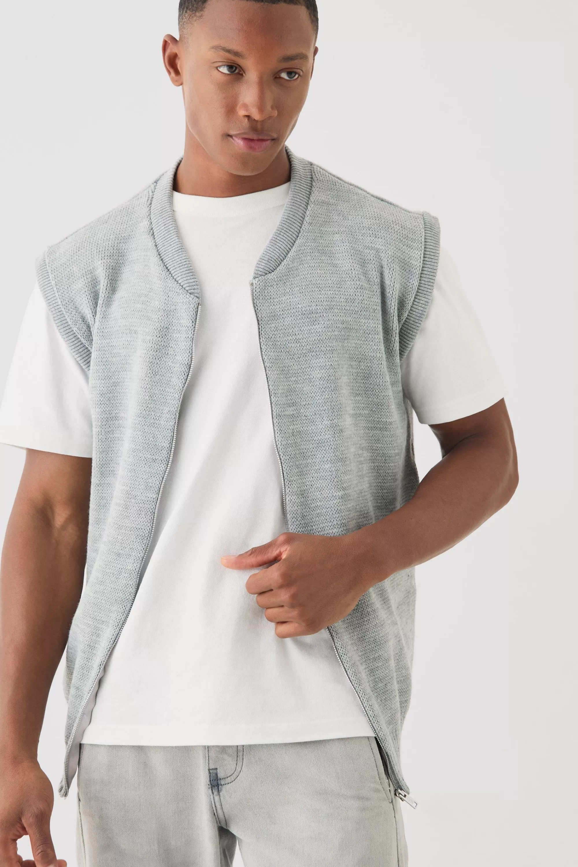 boohooMAN Sleeveless Knitted Zip Through Bomber | UK