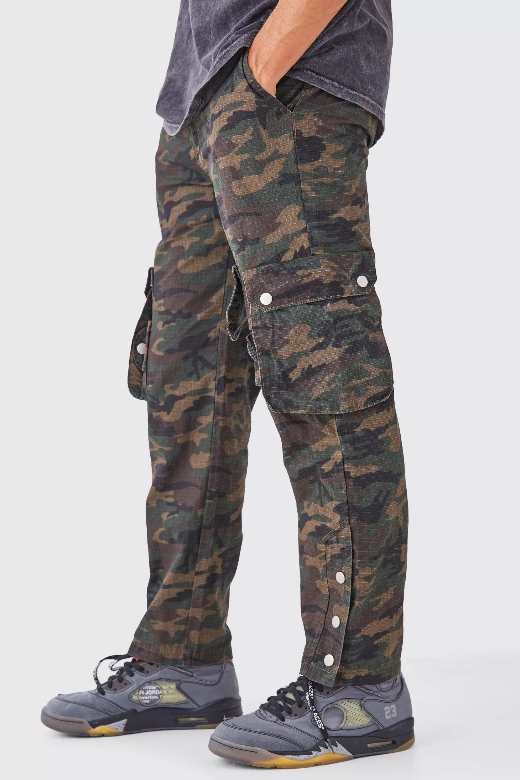 boohooMAN Straight Leg 3d Multi Cargo Camo Trouser With Popper Hem | UK