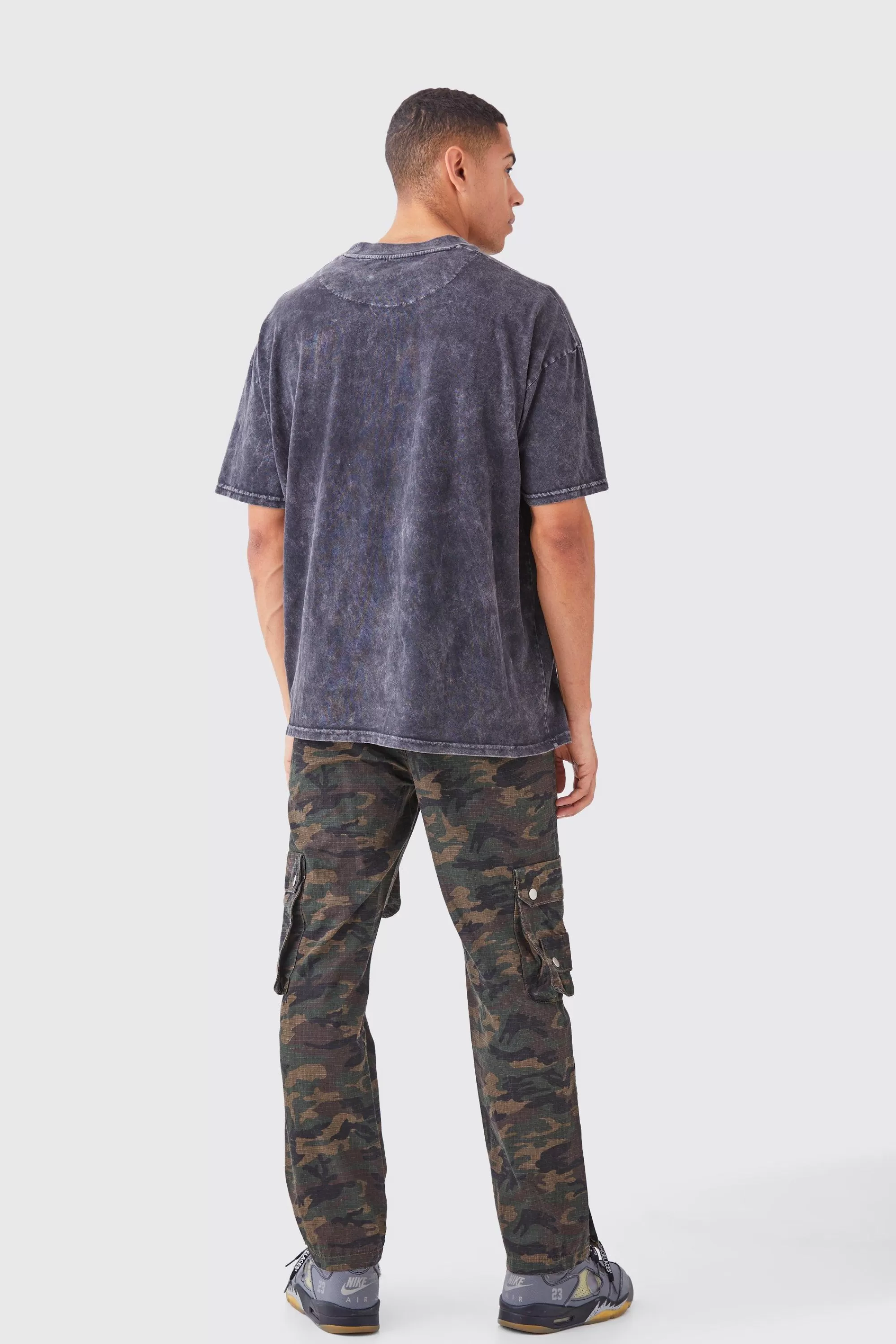 boohooMAN Straight Leg 3d Multi Cargo Camo Trouser With Popper Hem | UK