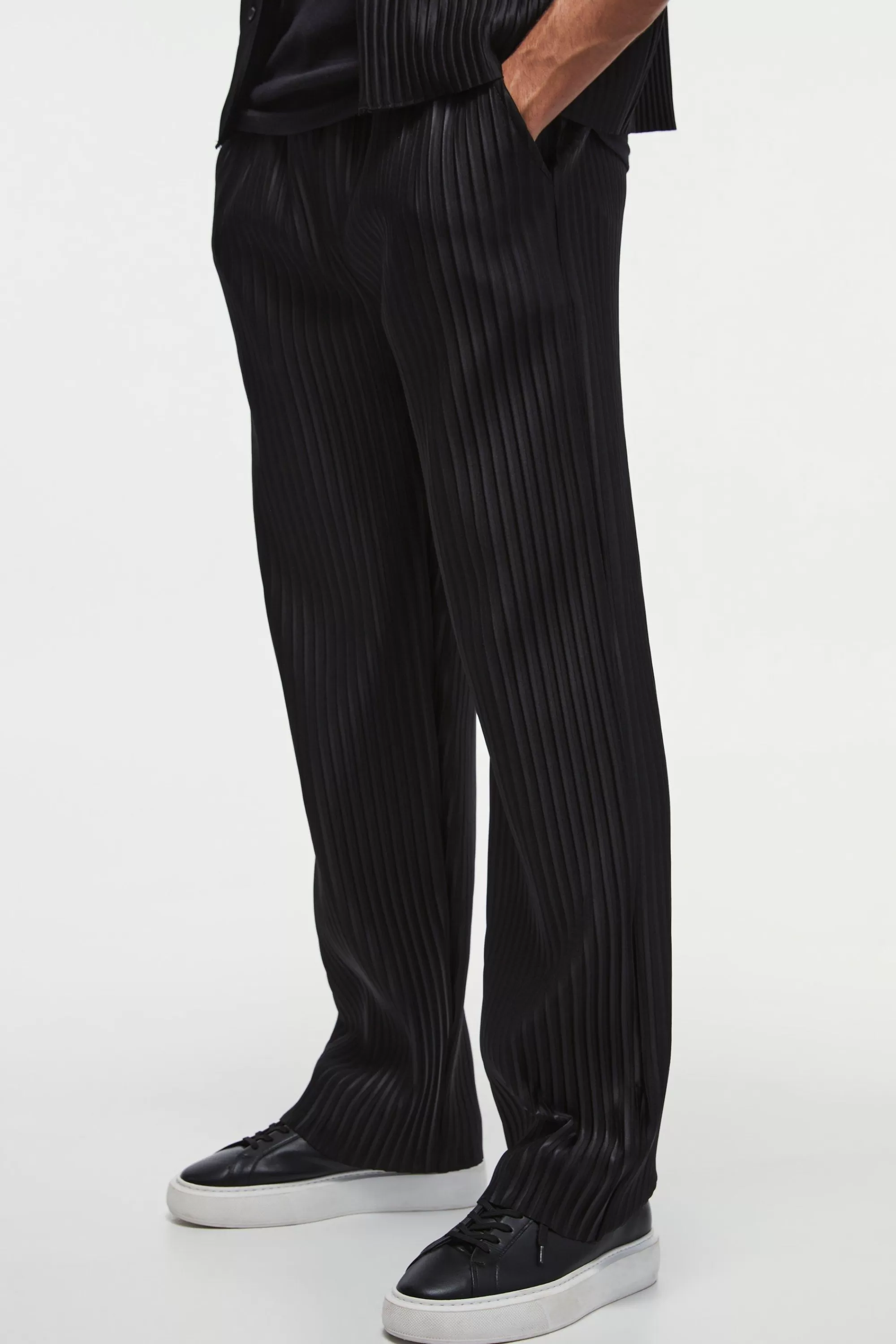boohooMAN Straight Leg Pleated Elasticated Waist Trouser | UK
