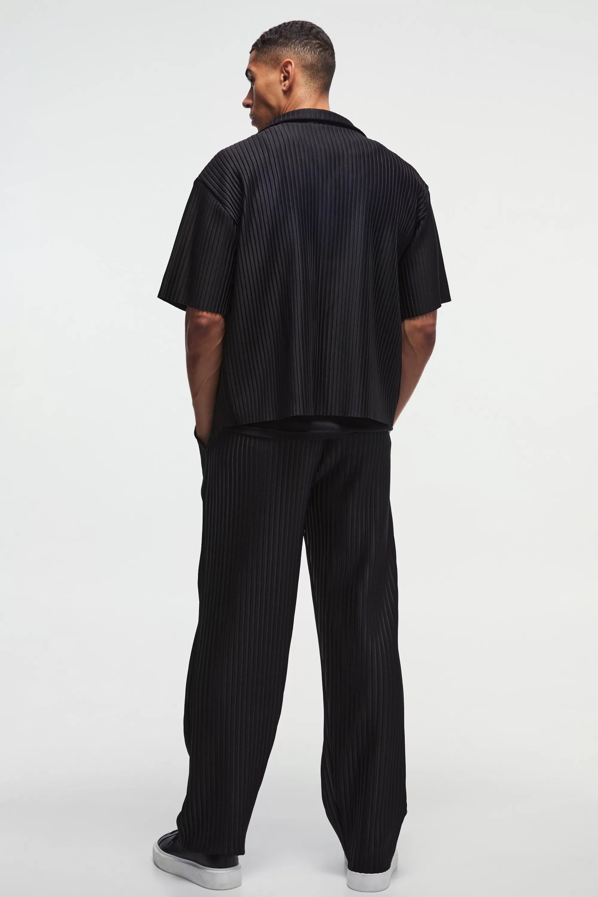 boohooMAN Straight Leg Pleated Elasticated Waist Trouser | UK