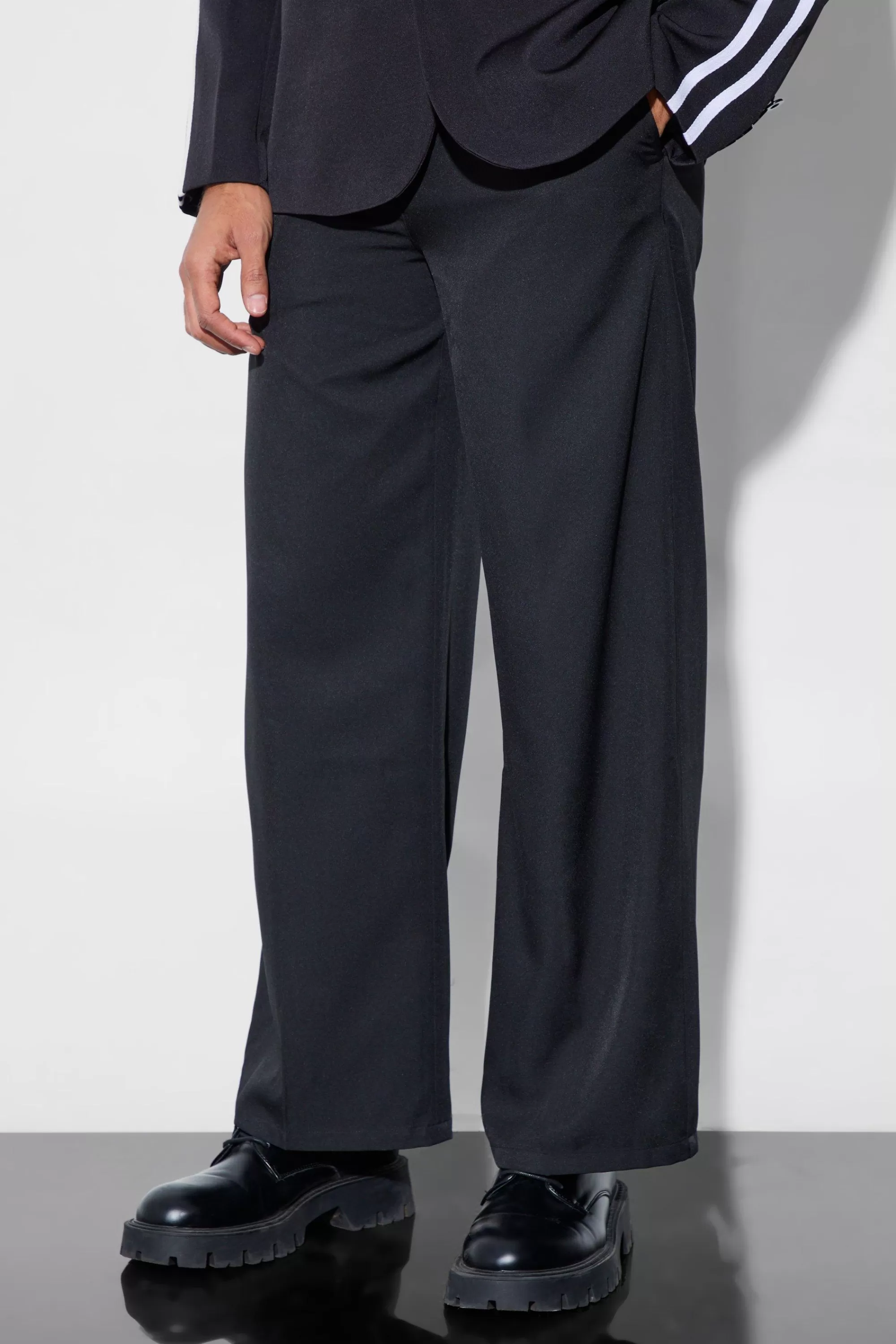 boohooMAN Tailored Pleat Front Wide Leg Trousers | UK