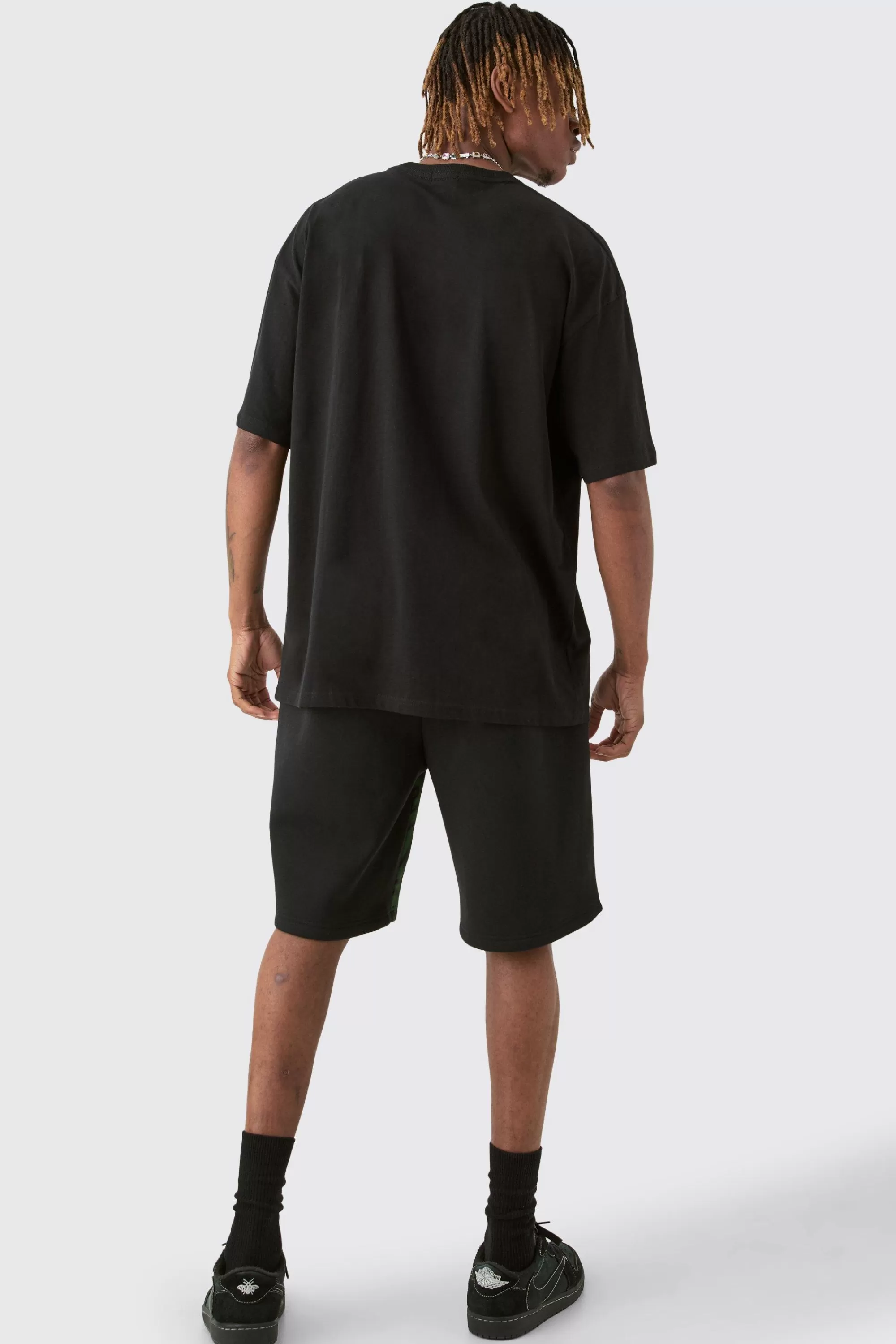 boohooMAN Tall Relaxed Gothic Man Grafitti Spray Short | UK