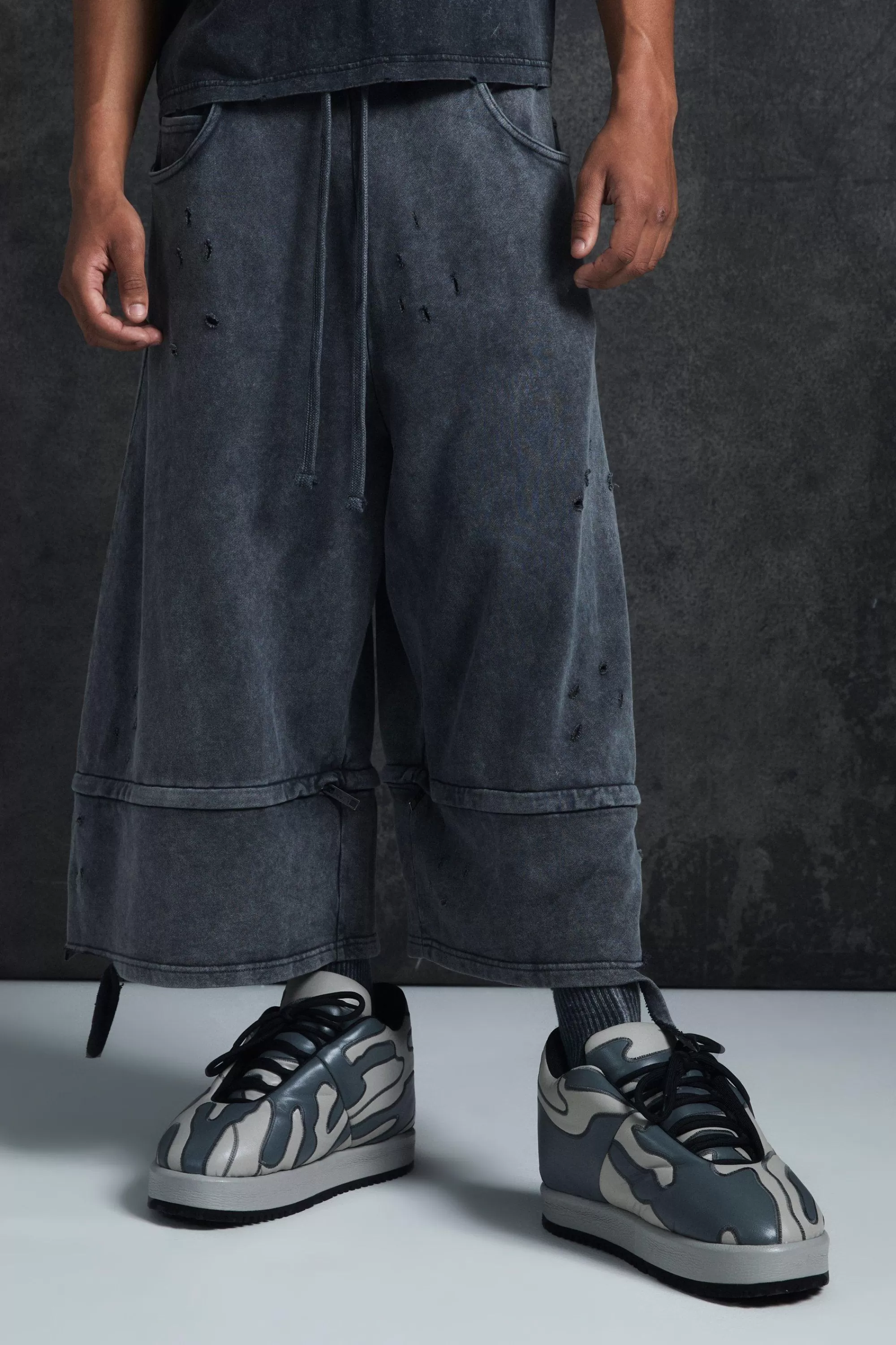 boohooMAN Trippie Redd Baggy Heavyweight Washed & Distressed Jort | UK