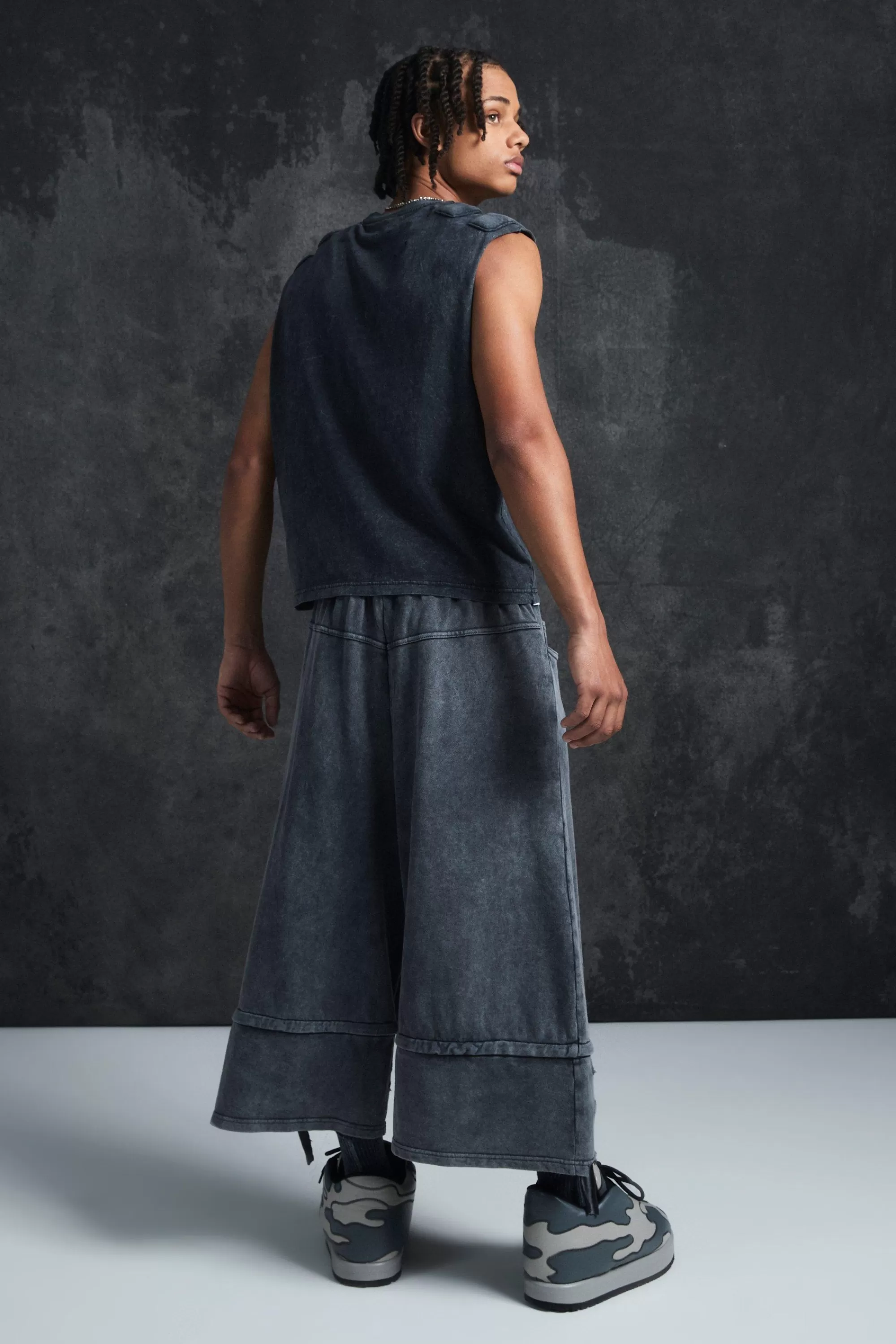 boohooMAN Trippie Redd Baggy Heavyweight Washed & Distressed Jort | UK