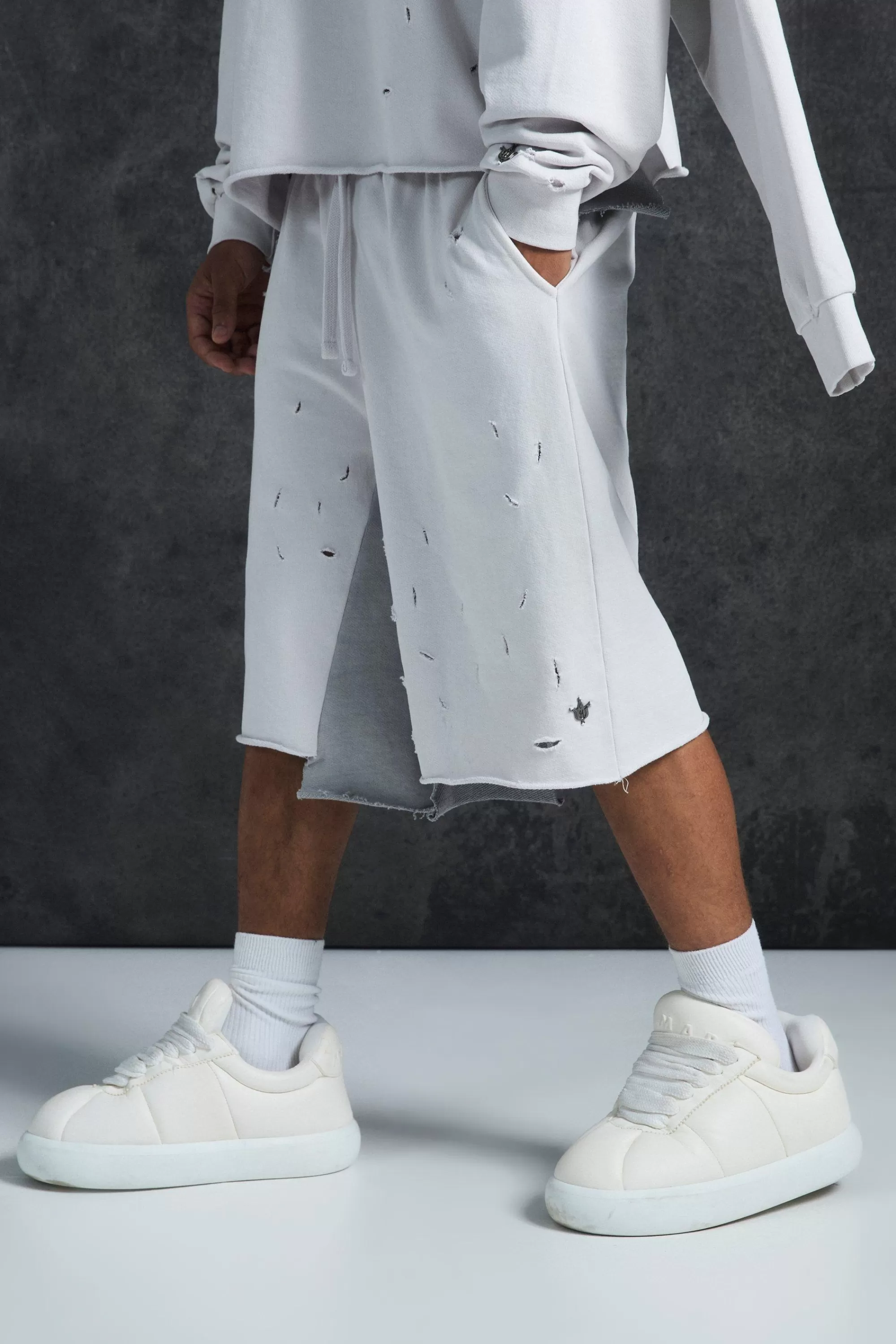 boohooMAN Trippie Redd Relaxed Washed & Distressed Double Waistband Long Length Short | UK