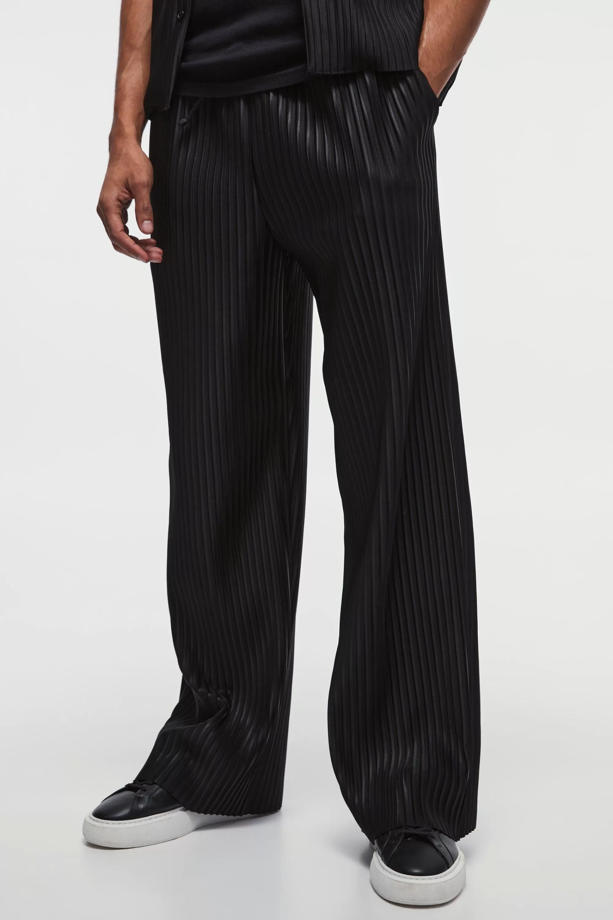 boohooMAN Wide Leg Pleated Trouser | UK