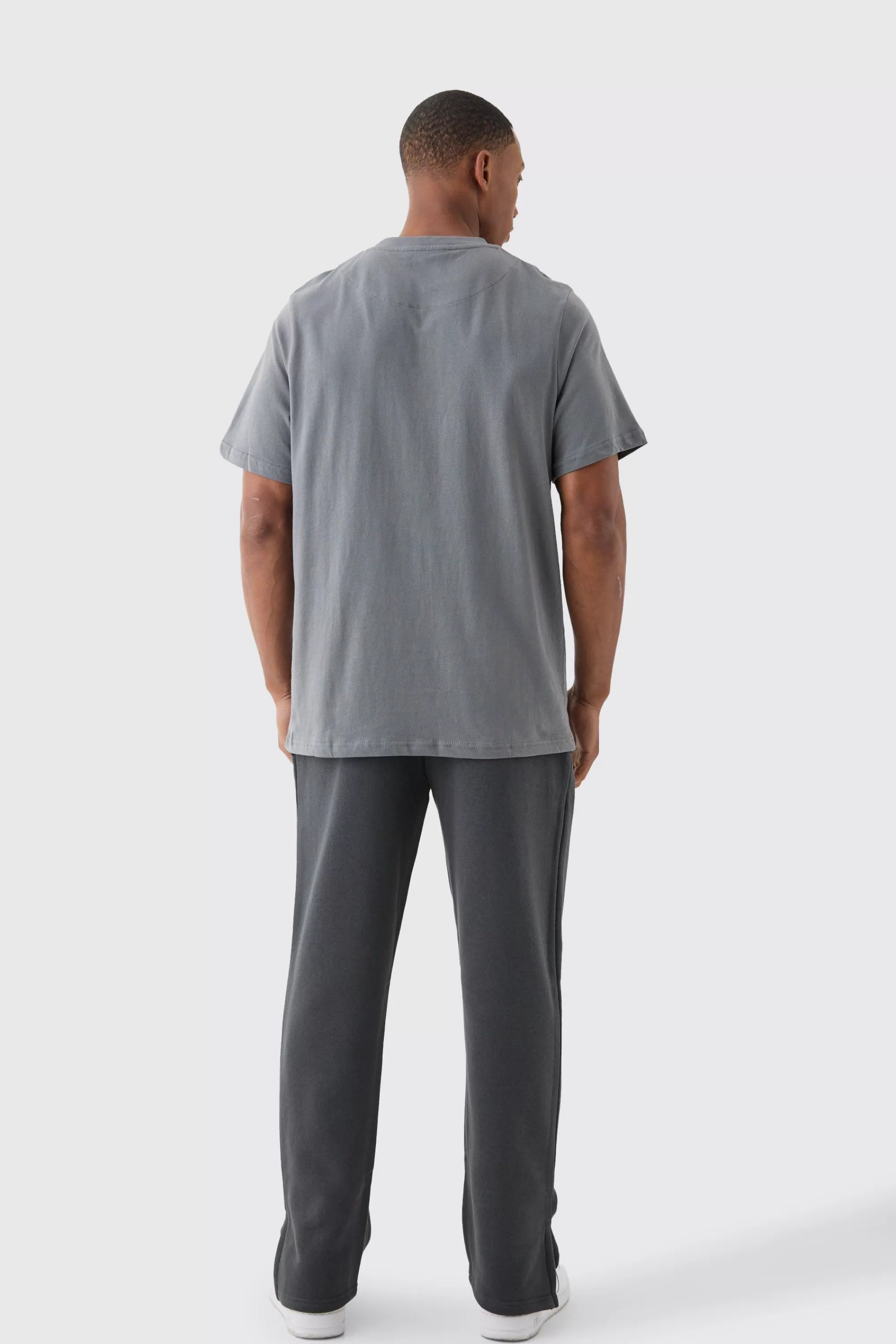 boohooMAN Basic Crew Neck T-shirt | UK Shop