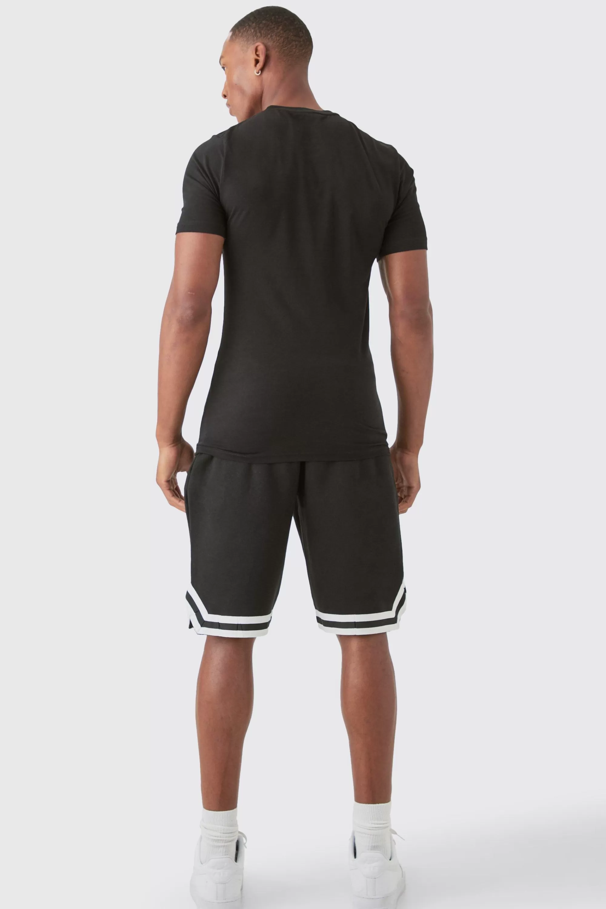 boohooMAN Basic Muscle Fit T-shirt | UK black Outlet