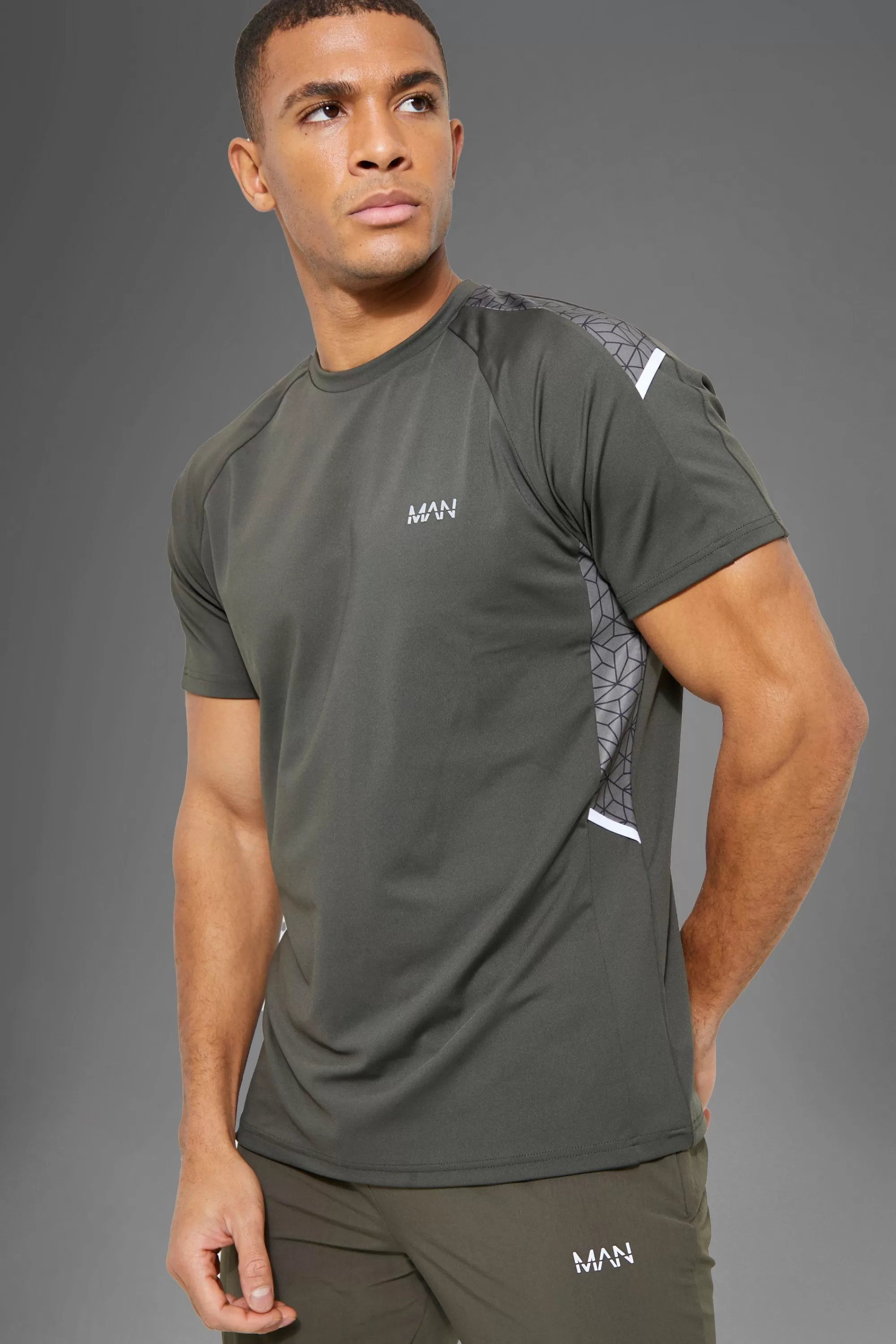 boohooMAN Man Active Gym Panel Detail Regular Fit T-Shirt | UK khaki Best