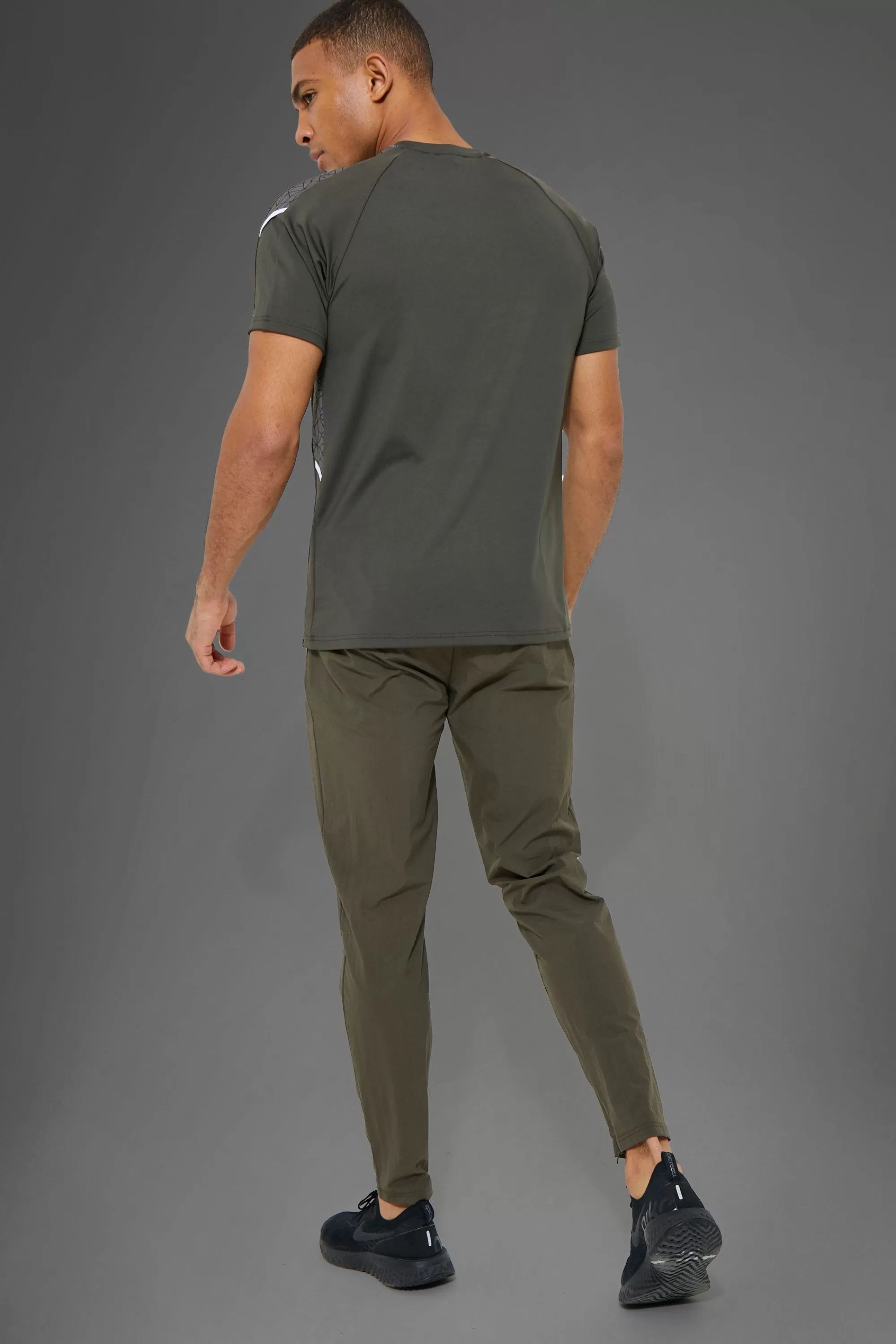 boohooMAN Man Active Gym Panel Detail Regular Fit T-Shirt | UK khaki Best
