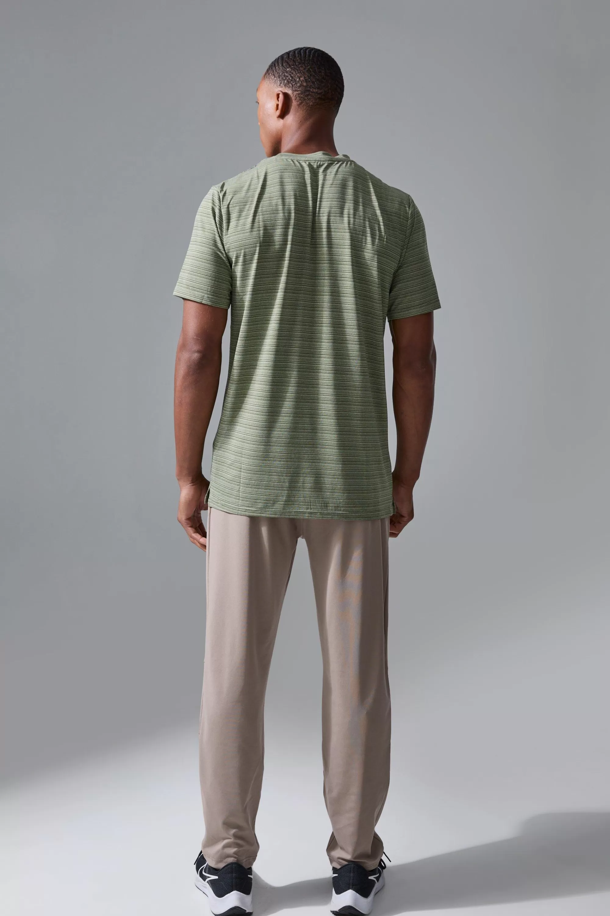 boohooMAN Man Active Lightweight Performance T-shirt | UK khaki Hot