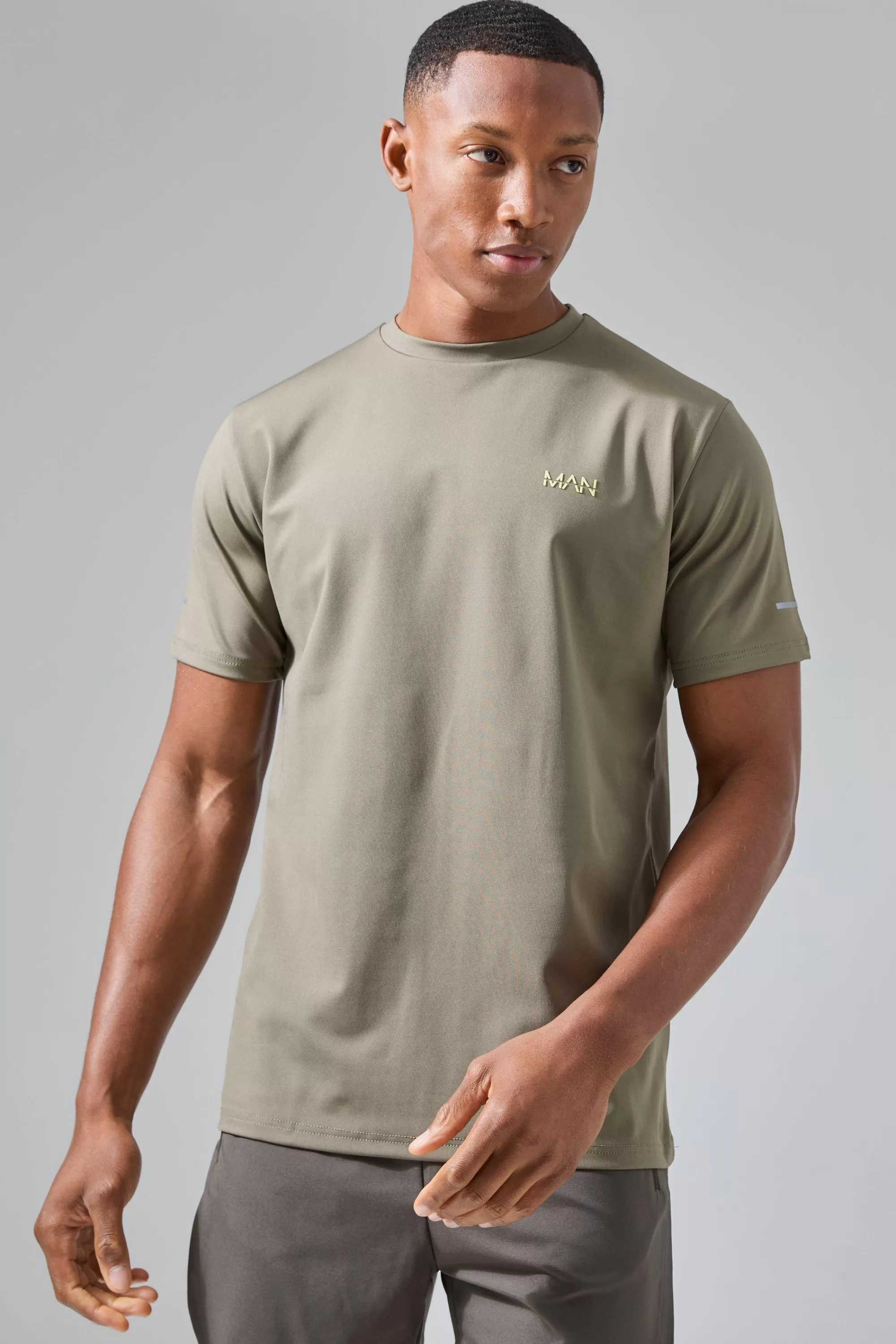 boohooMAN Man Active Performance Regular Fit T-shirt | UK khaki Online