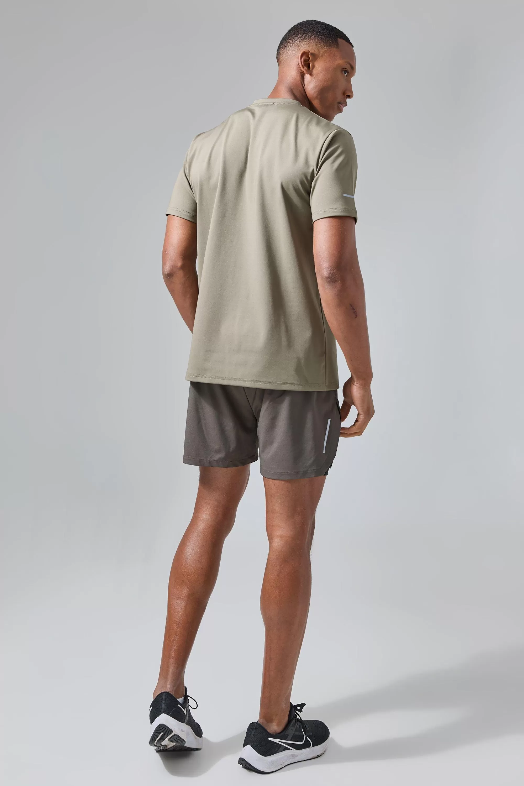 boohooMAN Man Active Performance Regular Fit T-shirt | UK khaki Online