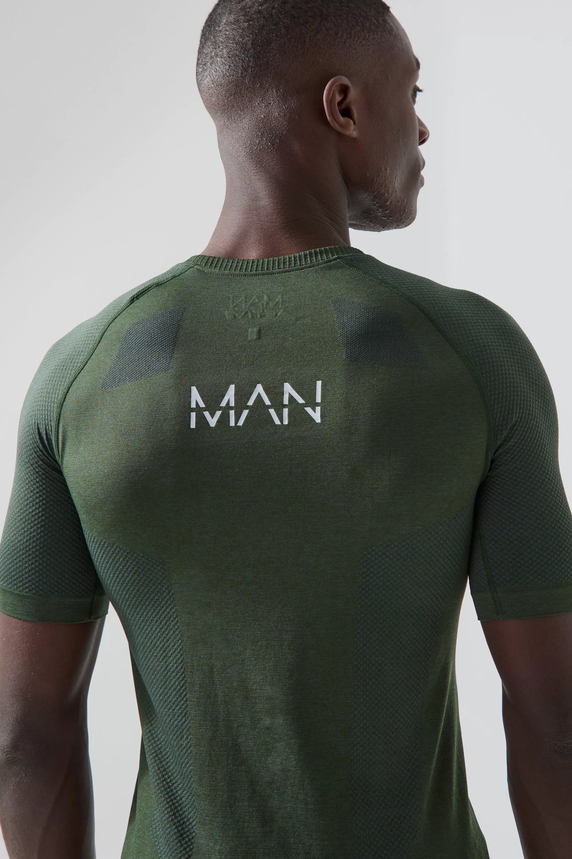 boohooMAN Man Active Seamless Muscle Fit T-shirt | UK khaki Clearance