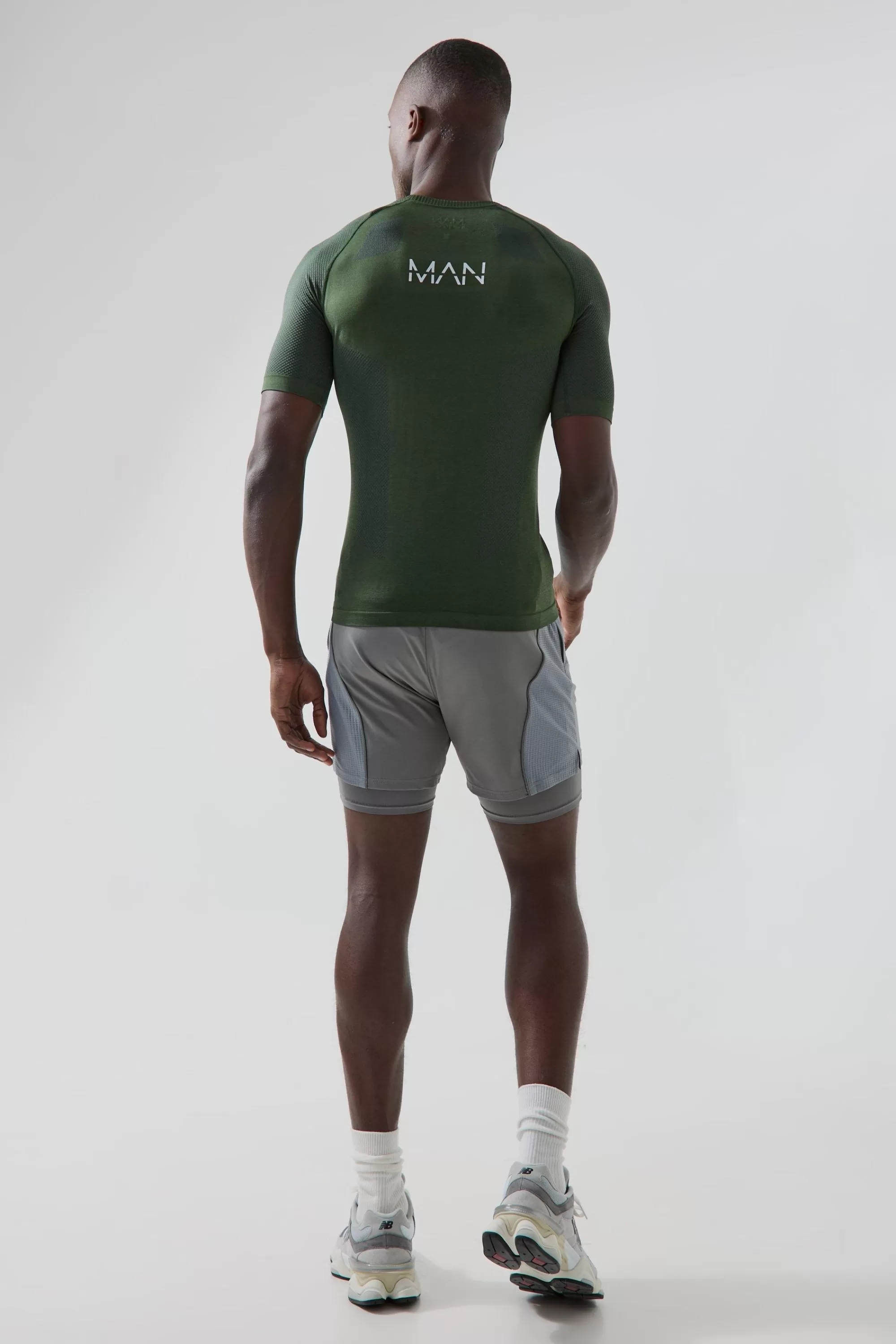 boohooMAN Man Active Seamless Muscle Fit T-shirt | UK khaki Clearance