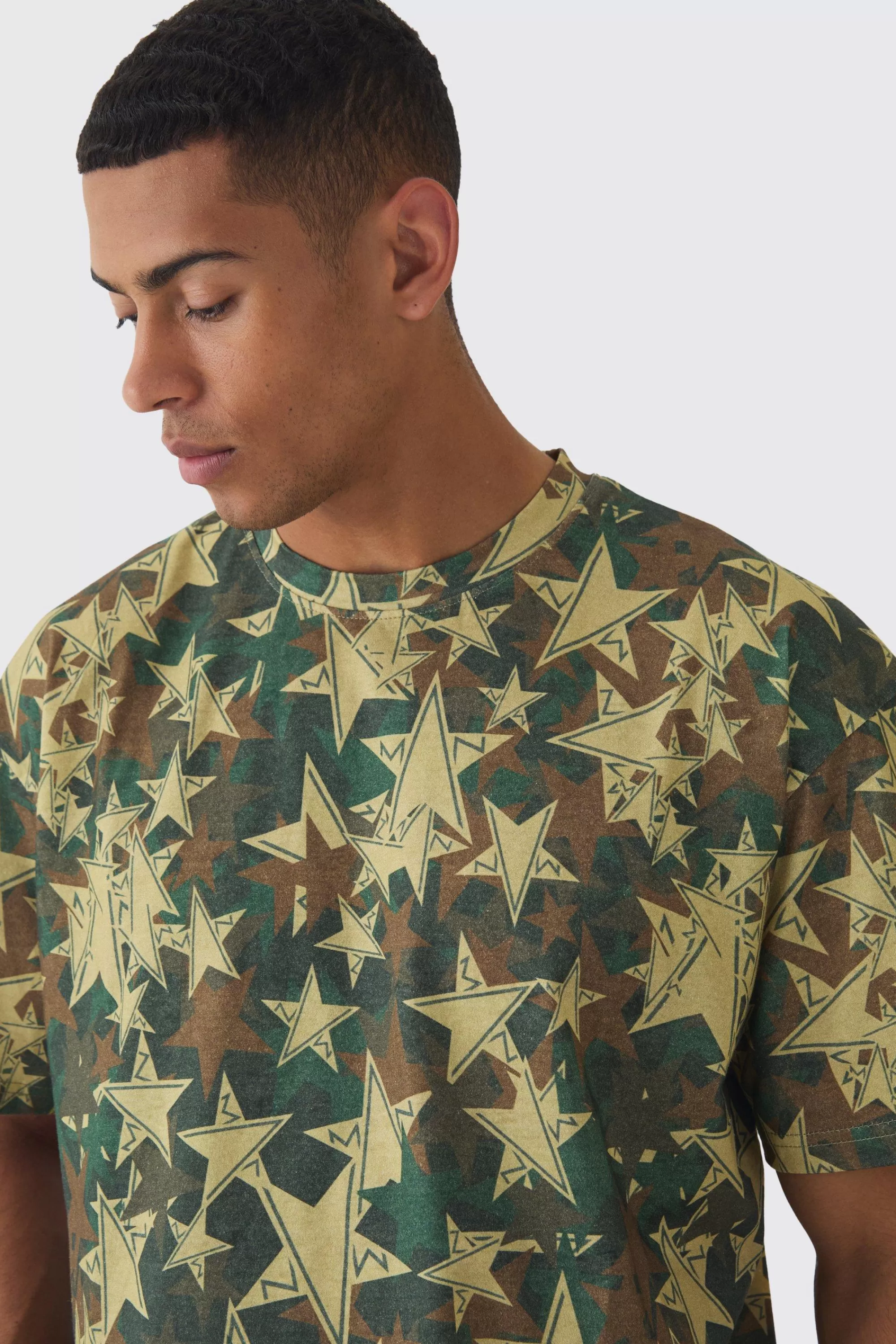boohooMAN Oversized Extended Neck Star Camo T-shirt | UK khaki Outlet