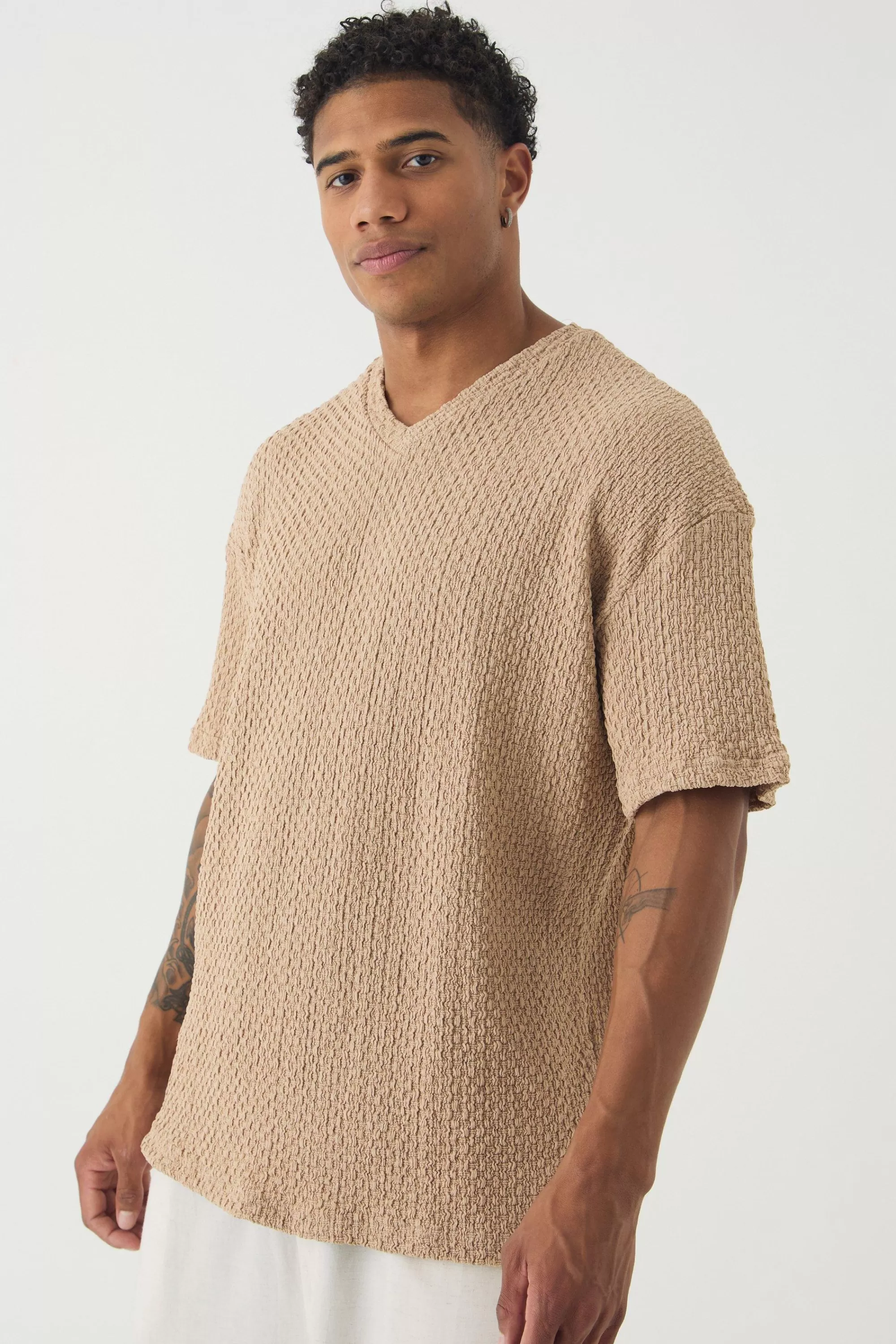 boohooMAN Oversized Premium Jacquard V Neck T-shirt | UK taupe Outlet