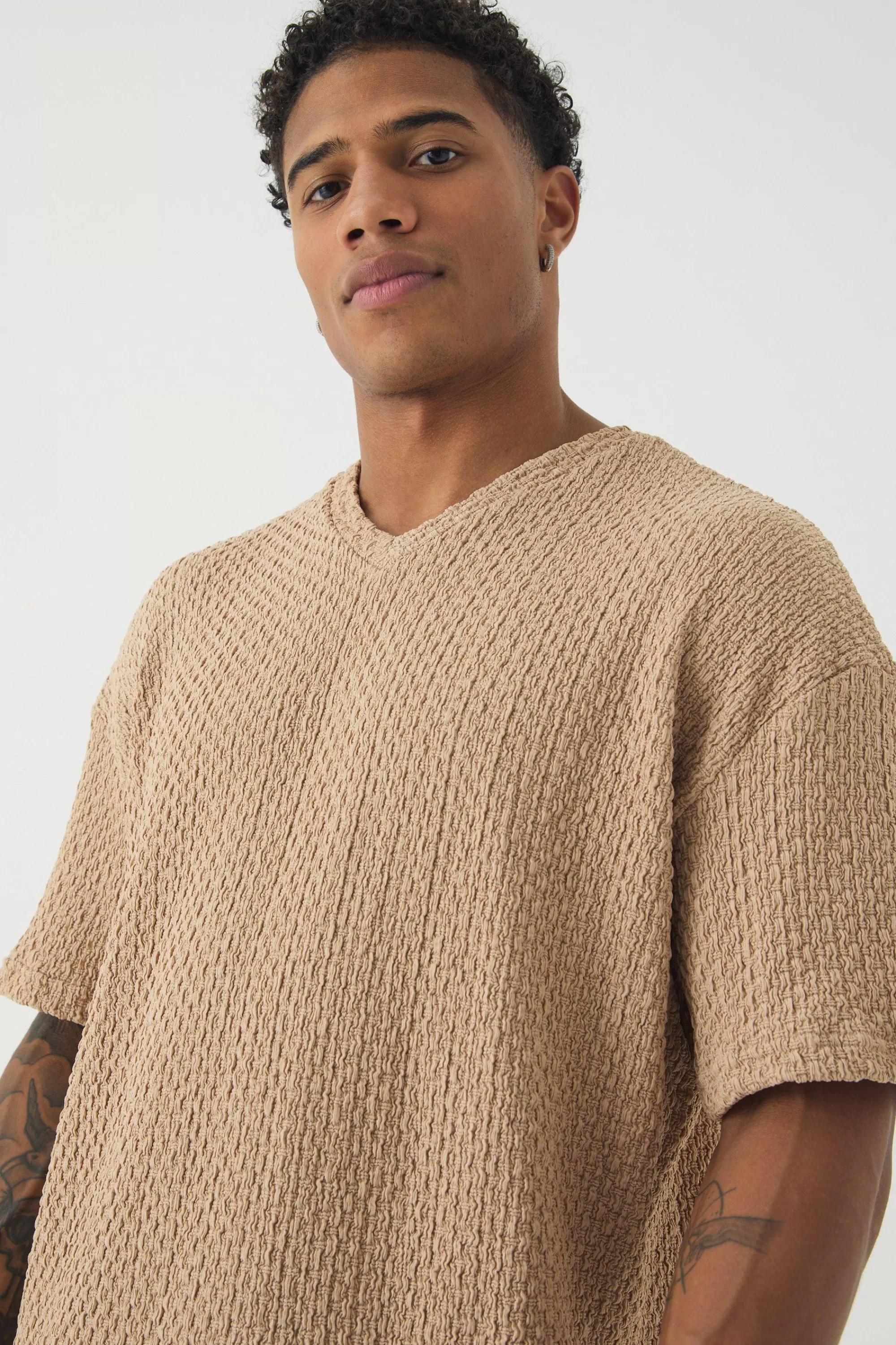 boohooMAN Oversized Premium Jacquard V Neck T-shirt | UK taupe Outlet