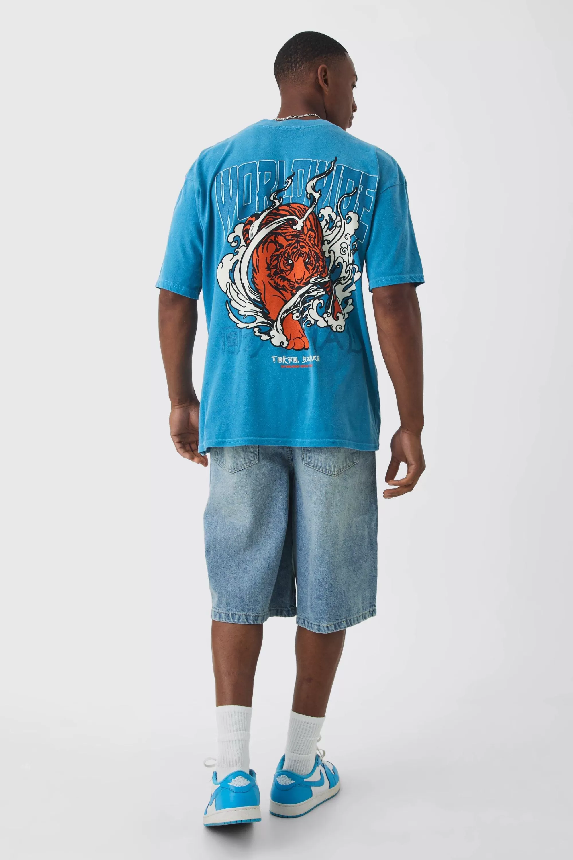 boohooMAN Oversized Worldwide Tiger Wash Graphic T-shirt | UK blue Outlet